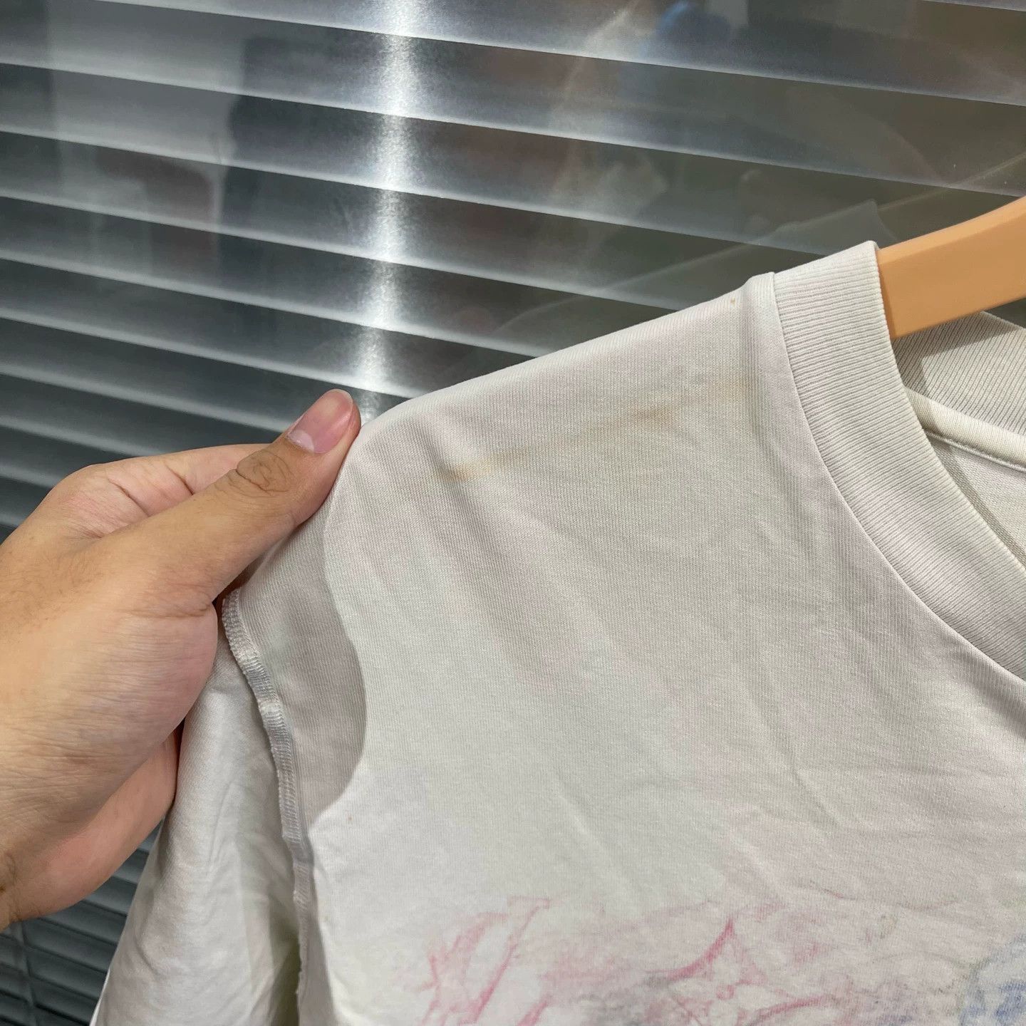 Louis Vuitton Louis Vuitton Crayon Graffiti Tee M 9/10 W/ Holes Size US M / EU 48-50 / 2 - 4 Thumbnail