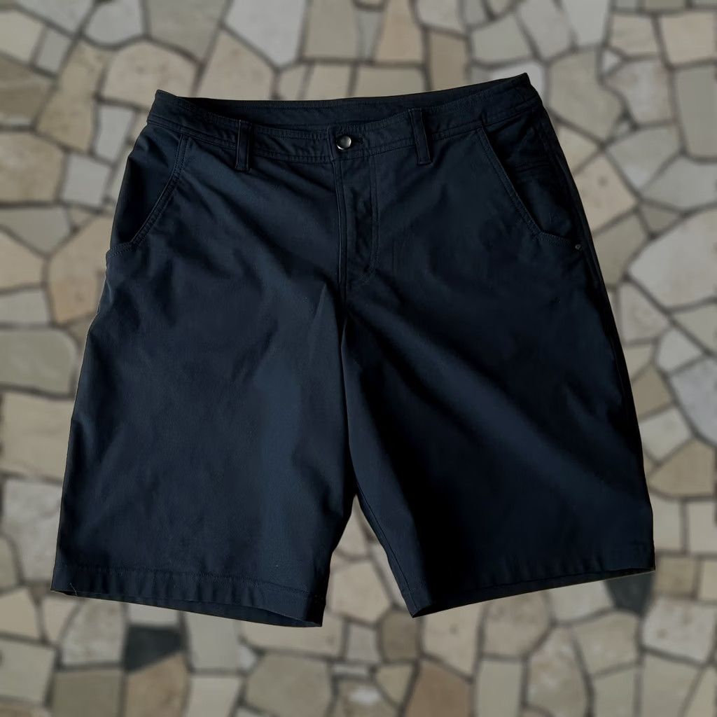 Lululemon Lululemon Kahuna Chino Black Shorts 10.5” Inseam Mens 32 - Preowned Size US 32 / EU 48 - 1 Thumbnail