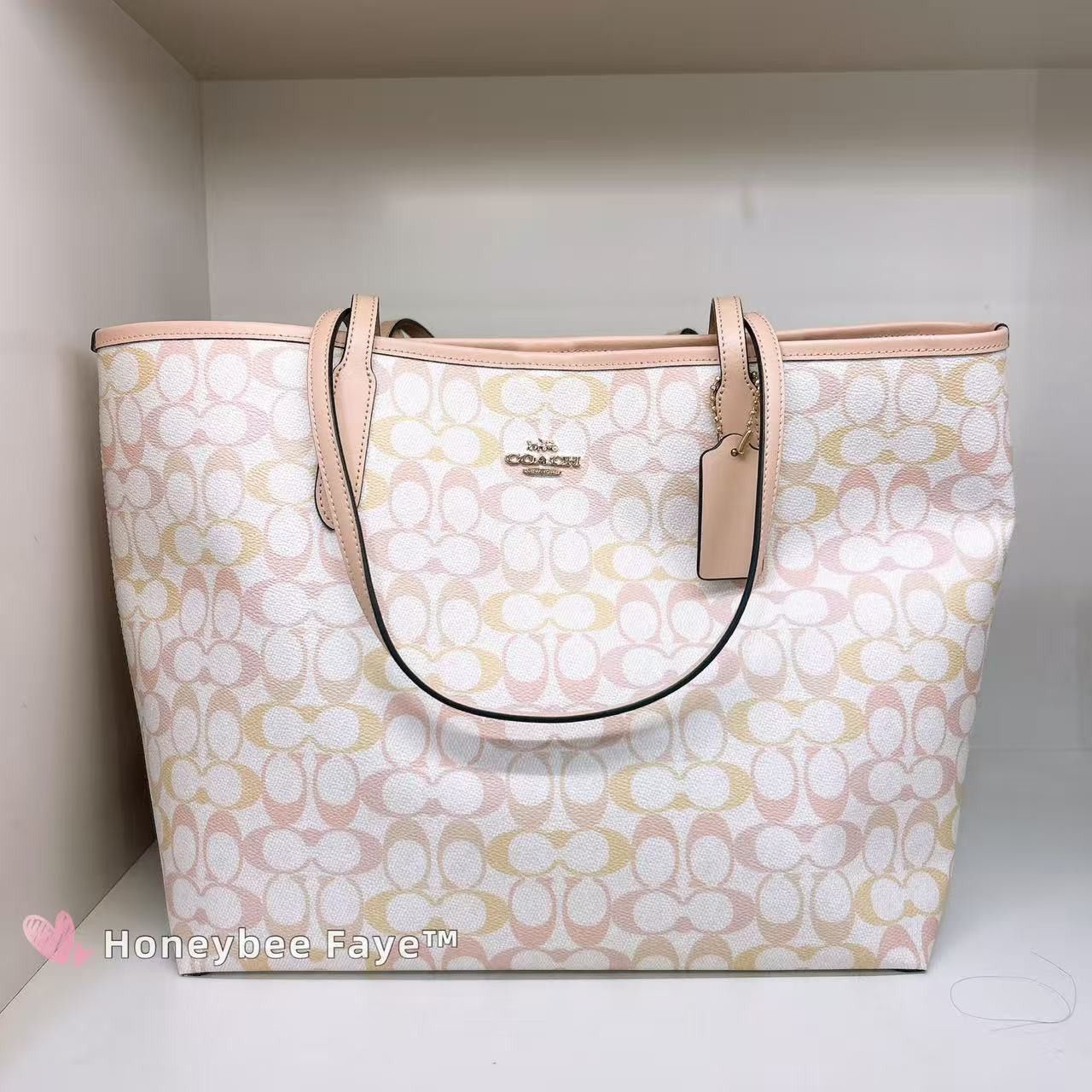 Coach NWT Coach City Tote Bag In Pretty Signature Canvas CDZ04 Size ONE SIZE - 1 Thumbnail