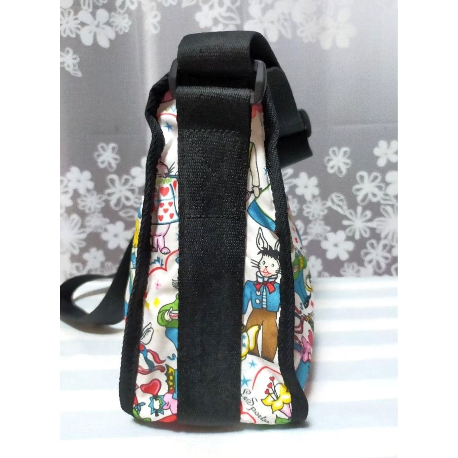 LeSportsac Lesportsac Alice In Wonderland Shoulder Bag Size ONE SIZE - 5 Thumbnail