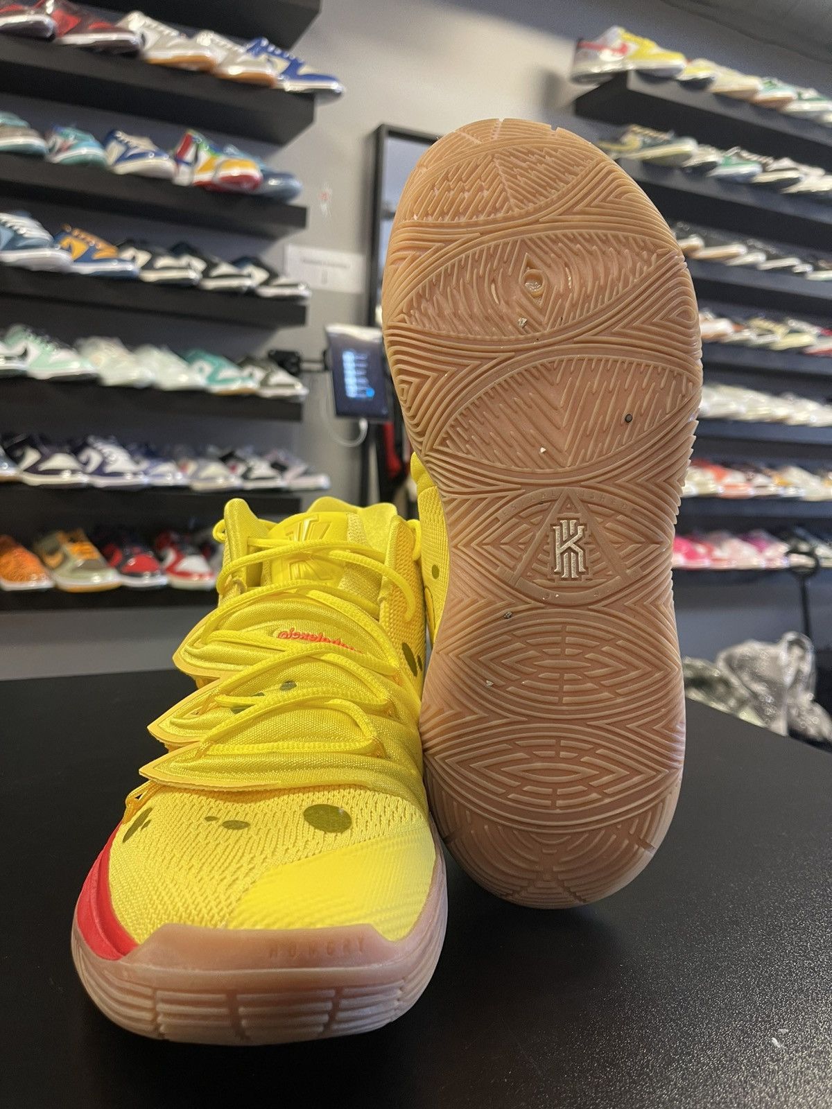 Nike Size 12 - Nike Kyrie 5 SpongeBob SquarePants Size US 12 / EU 45 - 8 Thumbnail