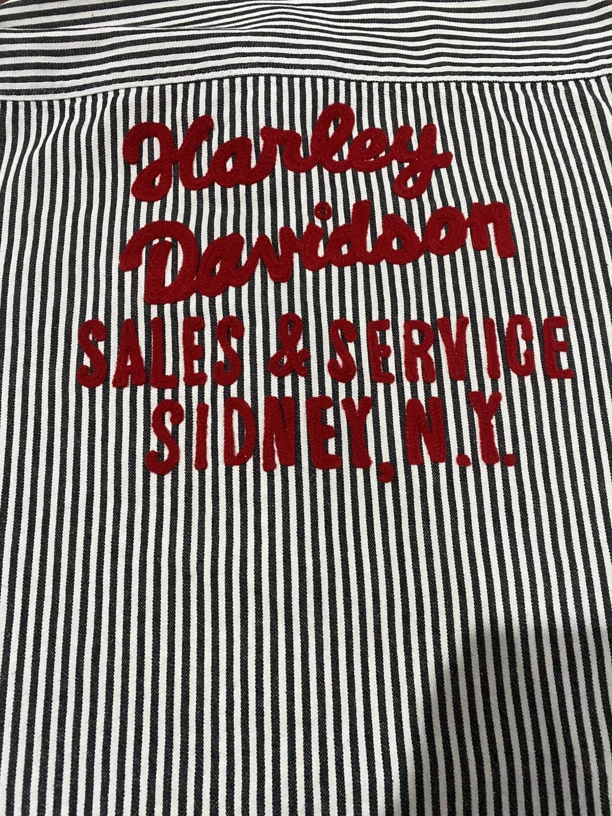 Vintage vintage 𝐇𝐀𝐑𝐋𝐄𝐘 𝐃𝐀𝐕𝐈𝐃𝐒𝐎𝐍 𝐂𝐇𝐀𝐈𝐍𝐒𝐓𝐈𝐓𝐇 𝐄𝐌𝐁𝐑𝐎𝐈𝐃𝐄𝐑𝐘 Size US L / EU 52-54 / 3 - 12 Thumbnail