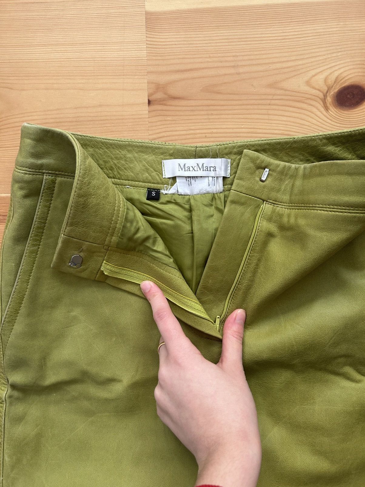 Max Mara MaxMara Green Leather Mini Skirt (Size S) Made in Italy Size 26" / US 2 / IT 38 - 3 Thumbnail