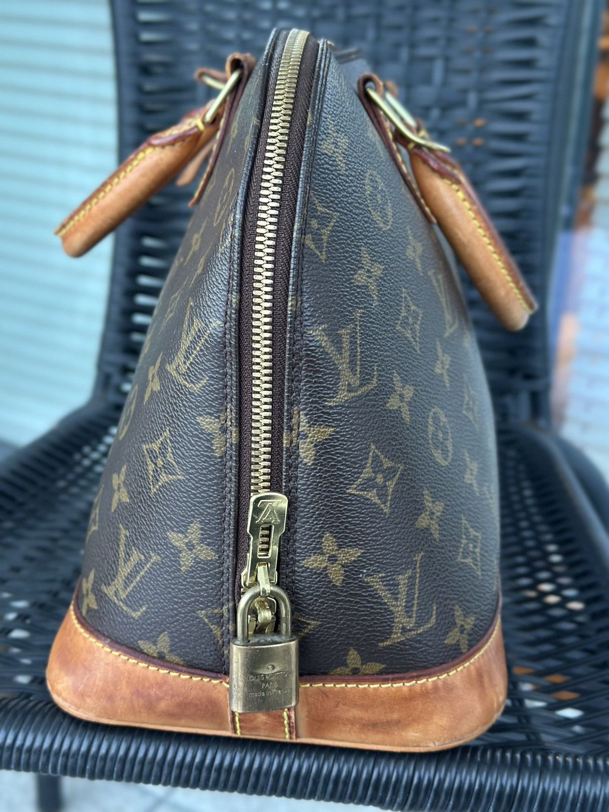 Louis Vuitton Louis Vuitton Alma PM Canvas Brown Monogram Leather Bag Size ONE SIZE - 9 Thumbnail