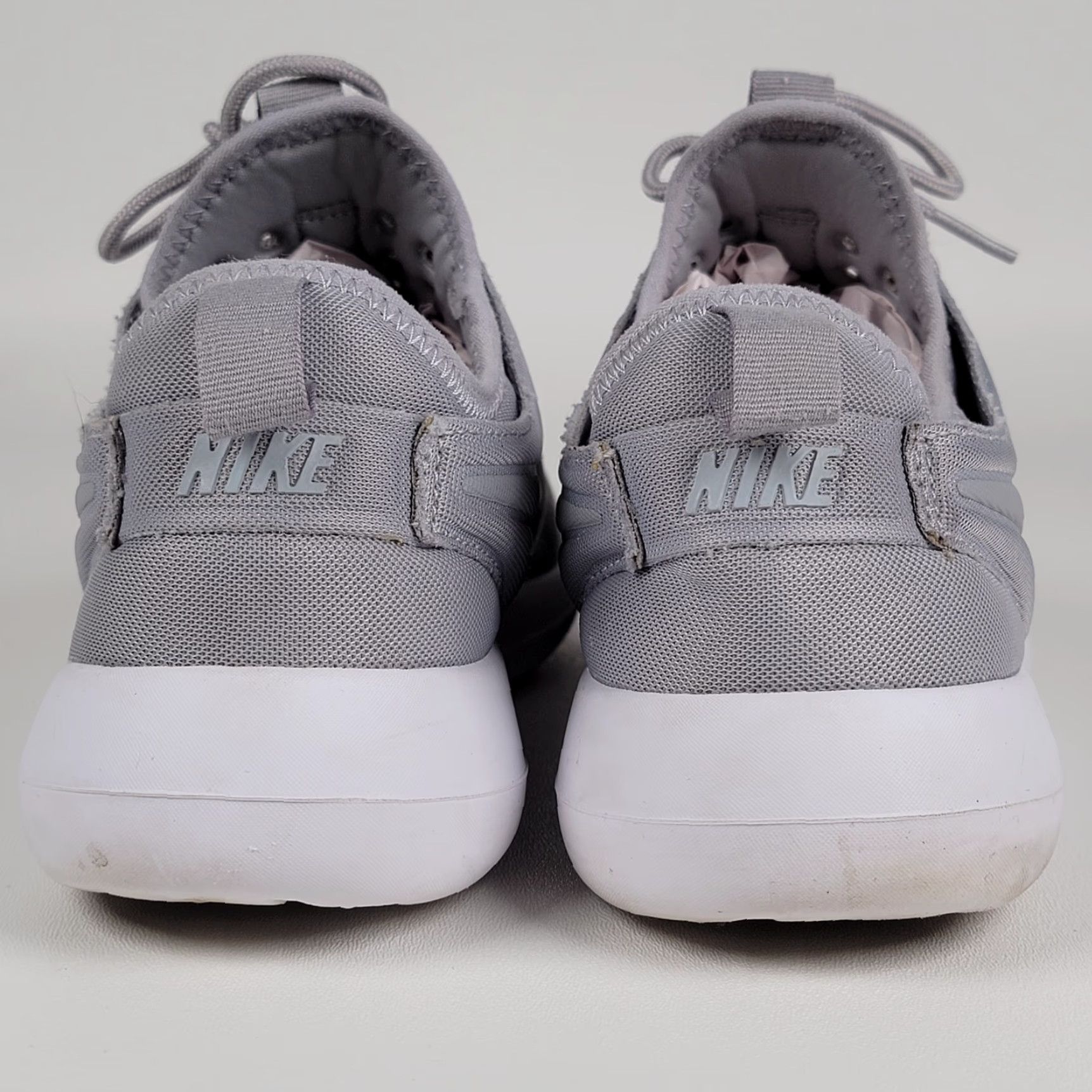 Nike Nike Roshe Two Sneaker Women 8 Gray Wolf Grey 844931-003 Size US 8 / IT 38 - 6 Thumbnail