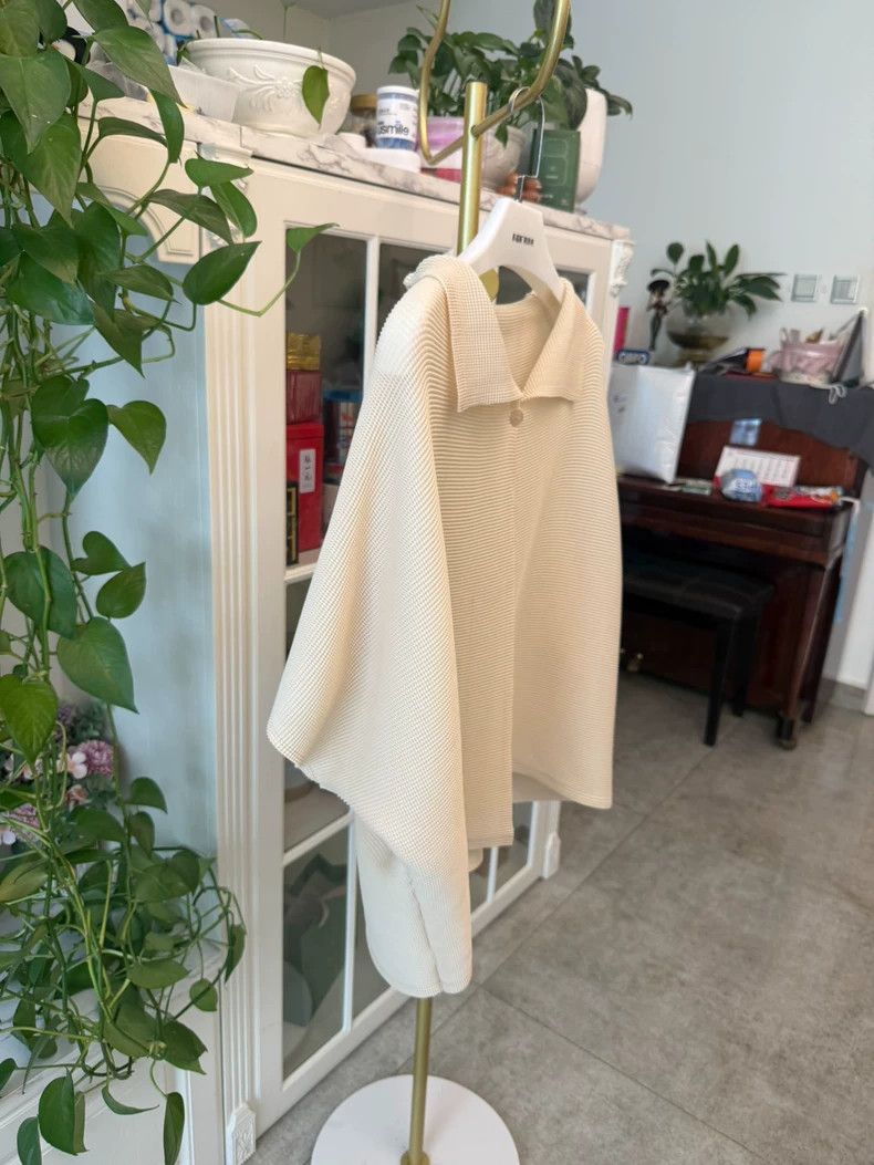 Issey Miyake Issey Miyake size:one size Beige short-sleeved coat Size S / US 4 / IT 40 - 3 Thumbnail