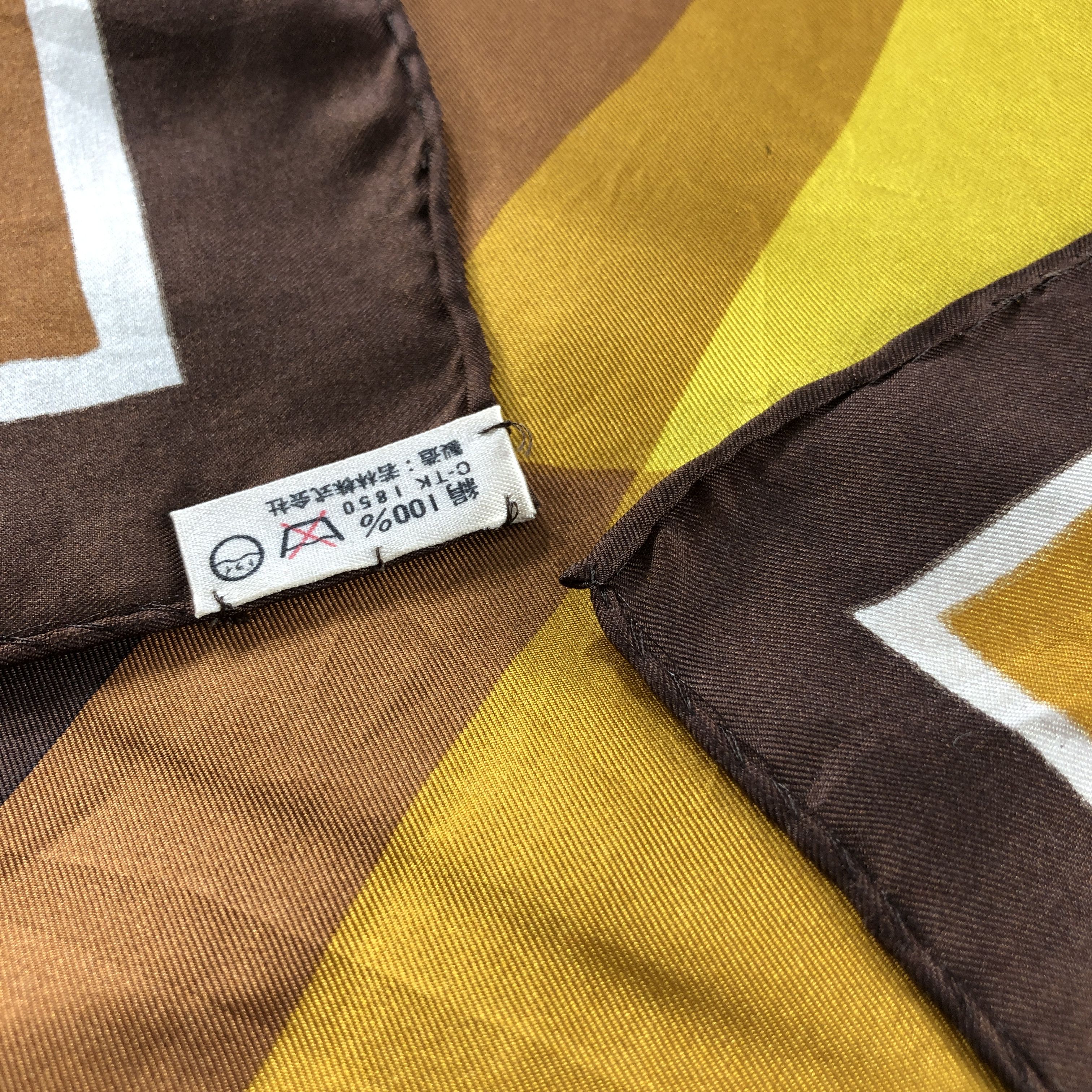 Vintage Vintage Luxury Abstract Hand Rolled Silk Scarf M1293 Size ONE SIZE - 4 Thumbnail