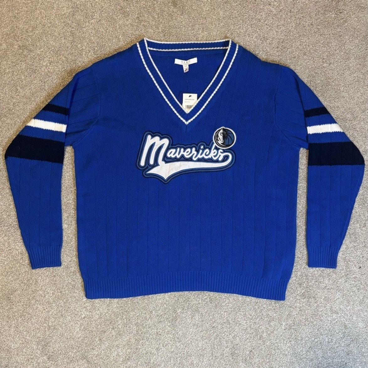 NBA WEAR by Erin Andrews Dallas Mavericks V-Neck Sweater M Size M / US 6-8 / IT 42-44 - 2 Thumbnail