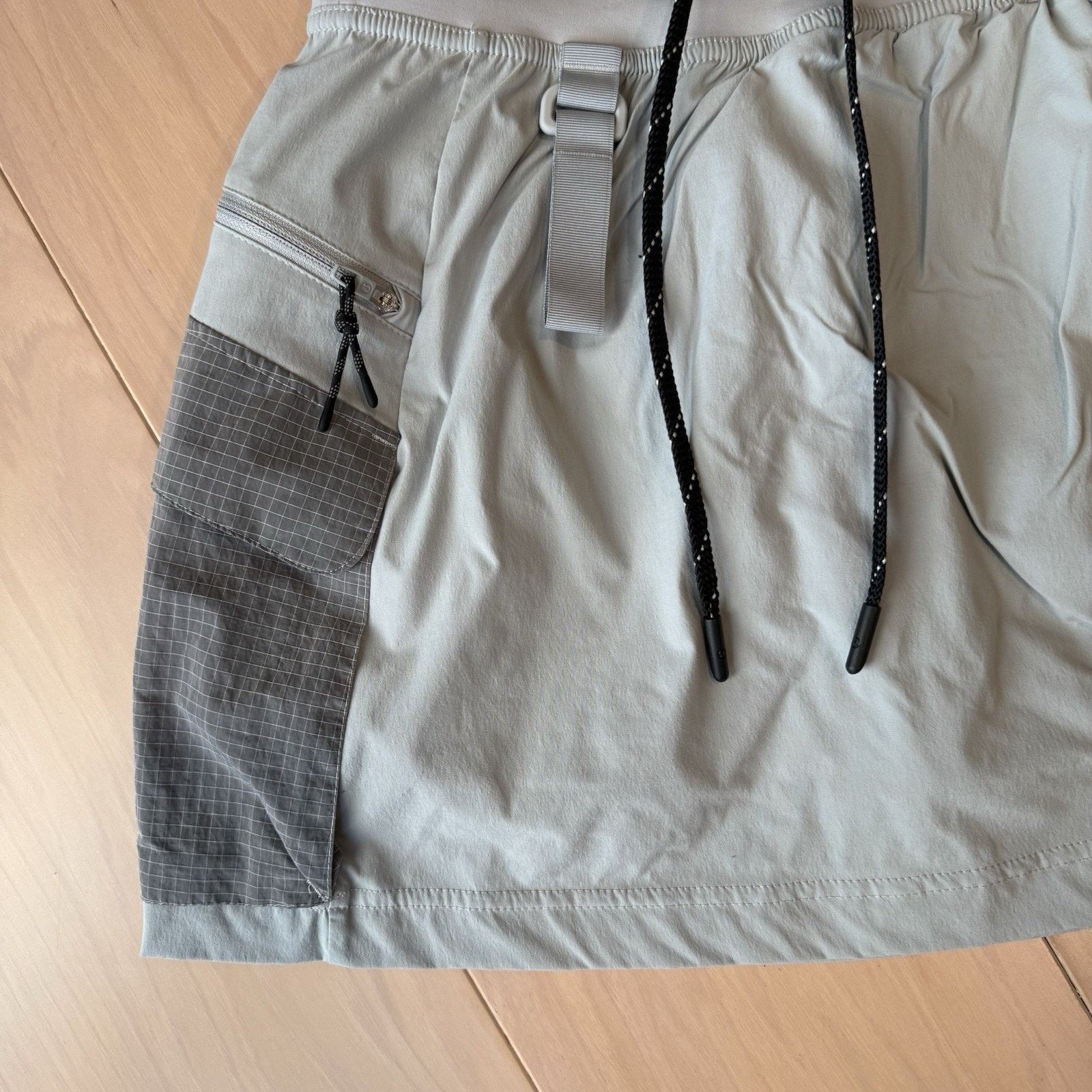Lululemon Lululemon Multi Pocket High Rise Hiking Skirt Women's 2 Gray Size 26" / US 2 / IT 38 - 4 Thumbnail