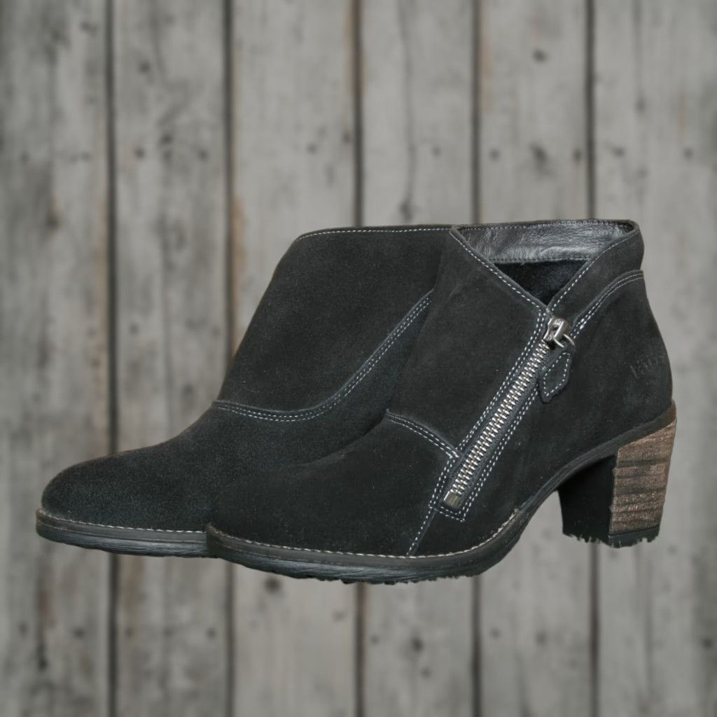 Taos VINTAGE Taos Billie Bootie Black Suede Ankle Boots w/2.75" Block Heel EUR 36 US 5-5.5 Women Adult Boots Shoes Block Heel Size US 5.5 / IT 35.5 - 1 Thumbnail
