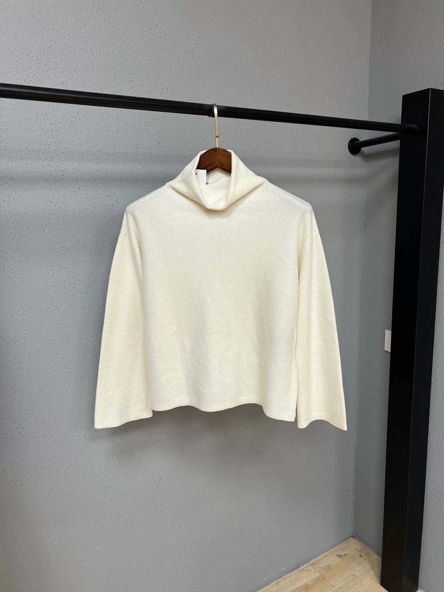 Loro Piana cream high-neck wool knit top Size M / US 6-8 / IT 42-44 - 1 Thumbnail