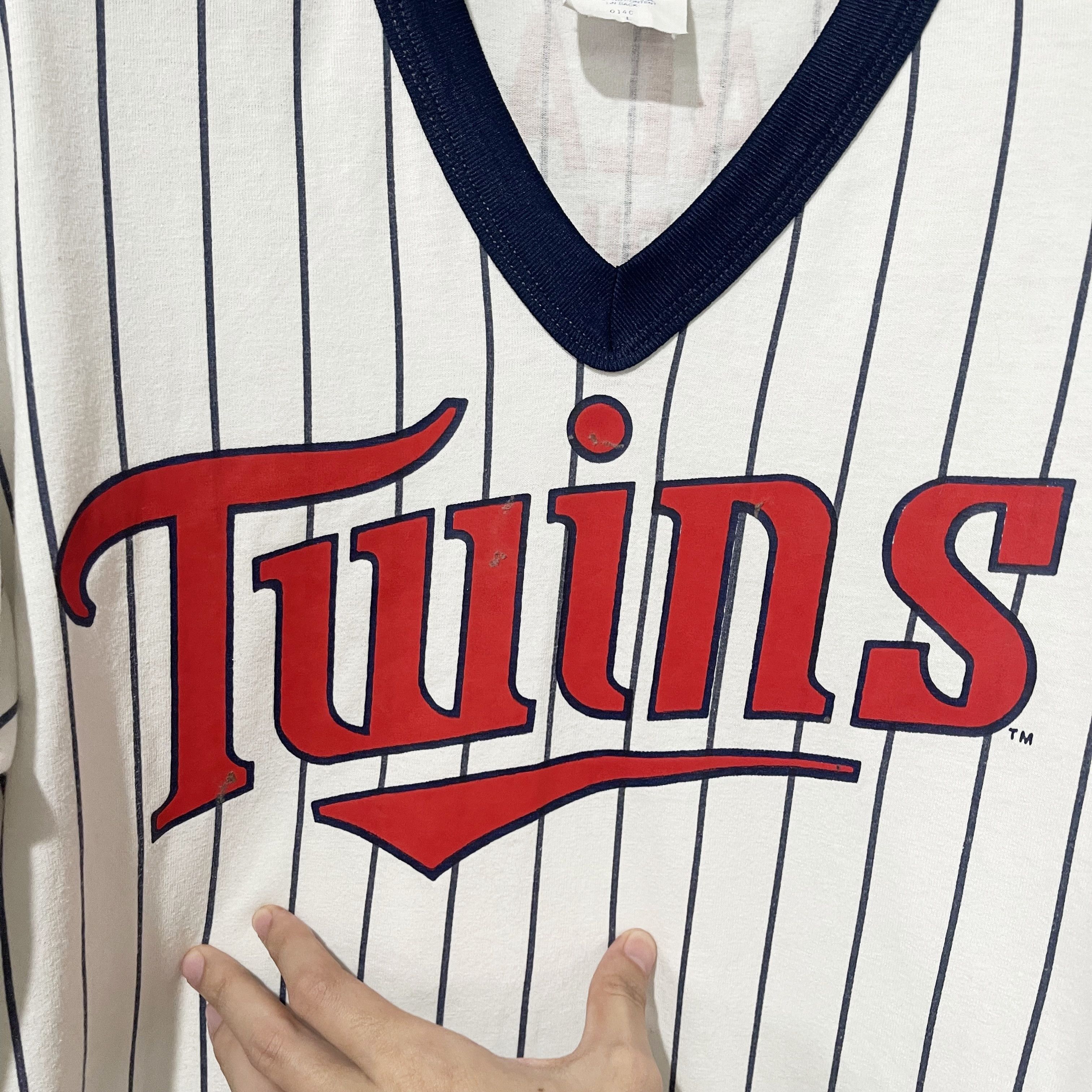 MLB Vintage Minnesota Twins Pinstripe V-Neck T-Shirt Size US L / EU 52-54 / 3 - 2 Thumbnail