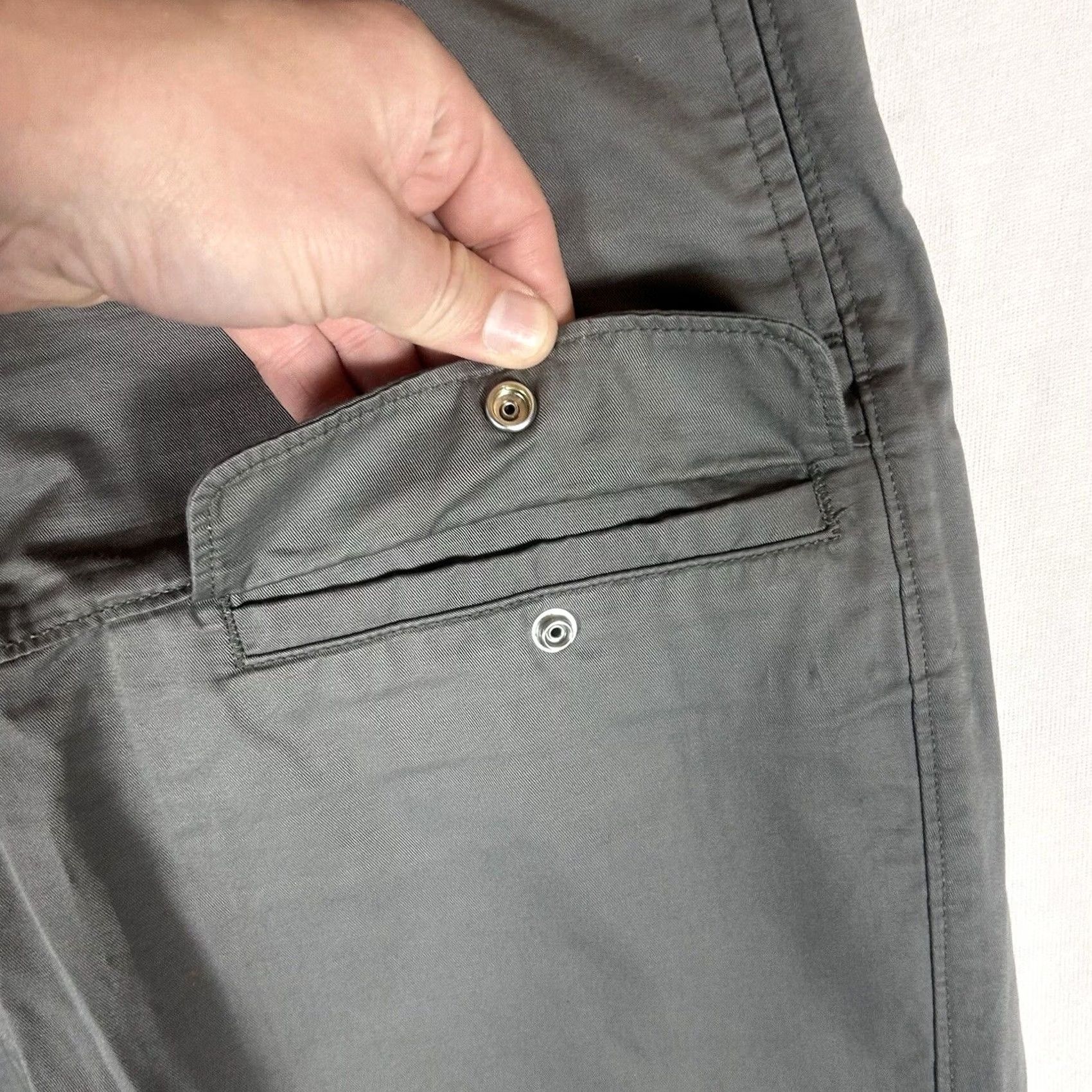 Levi's VINTAGE Levis Straus Signature Shorts Mens 2XL Gray Chino Stretch Button Casual Shorts Men Regular Inseam 6 in Size US 39 - 7 Thumbnail