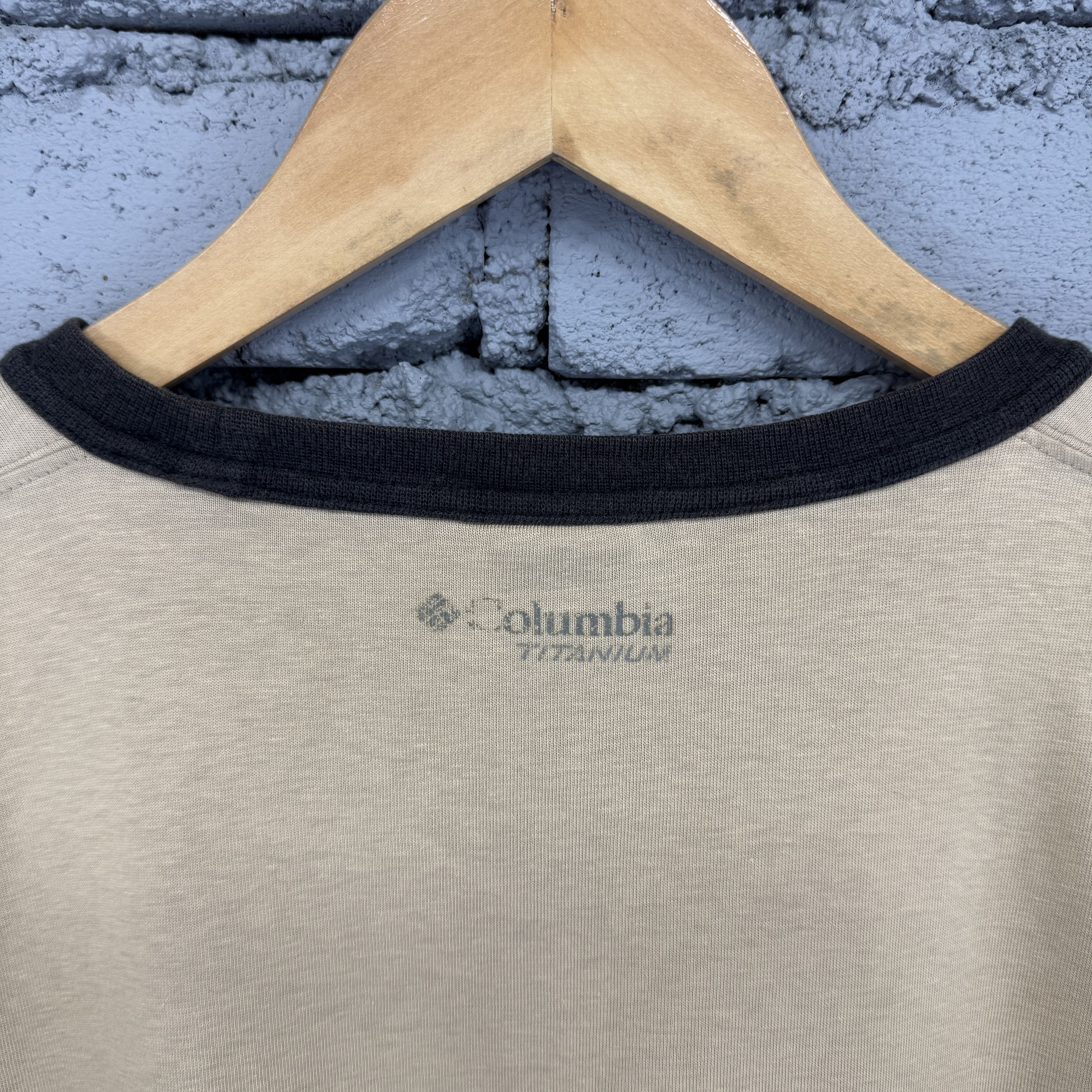 Columbia Vintage 00s Columbia Ringer Tree Graphic "GROUND PEACE" Tee Size US L / EU 52-54 / 3 - 7 Thumbnail