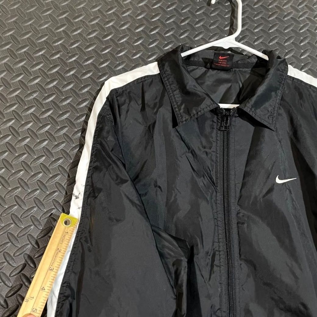 Nike VINTAGE Nike Black White Track Jacket Windbreaker Full Zip Men M Size US M / EU 48-50 / 2 - 5 Thumbnail