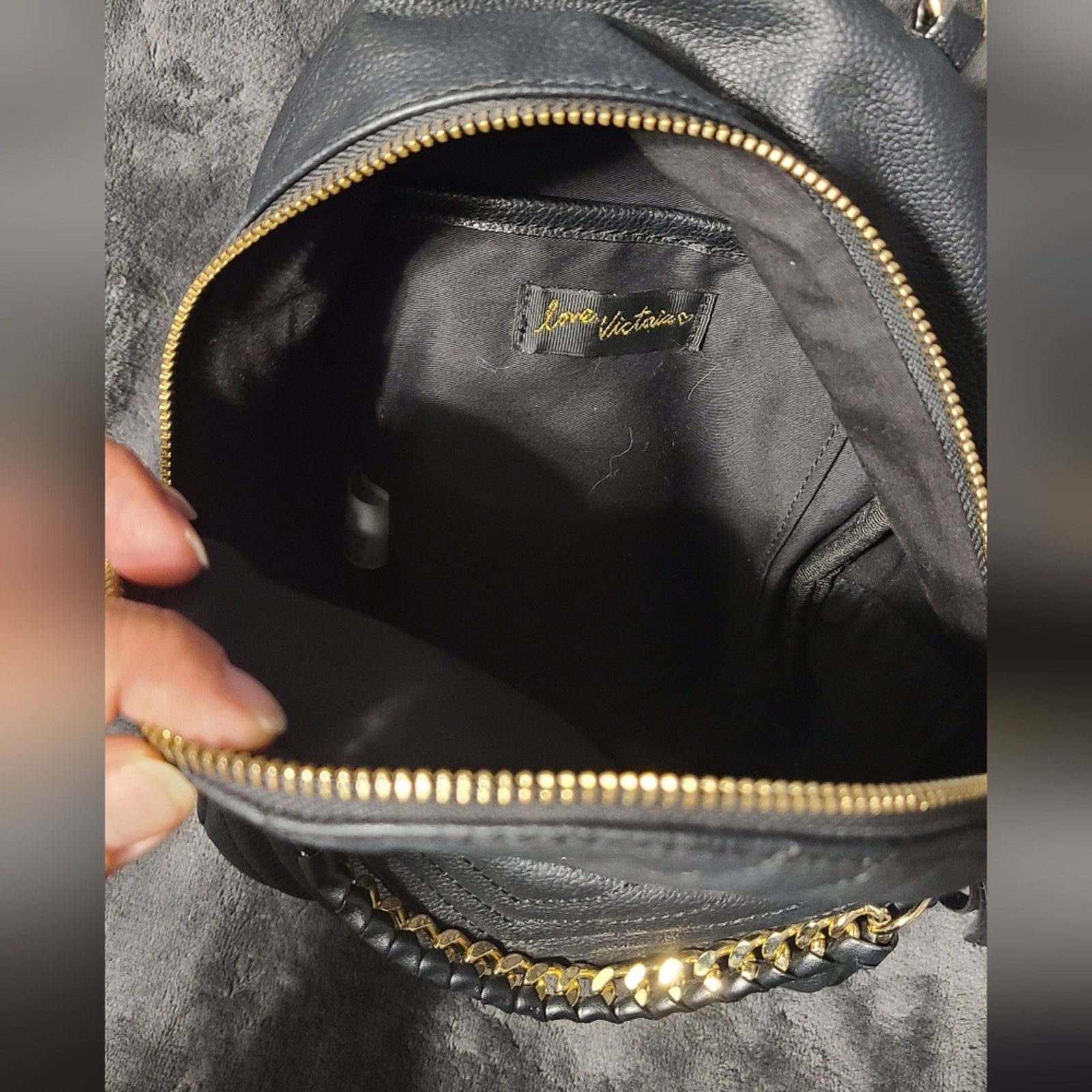 Victoria's Secret Victoria's Secret Pebbled V Quilt Small Backpack Size ONE SIZE - 5 Thumbnail
