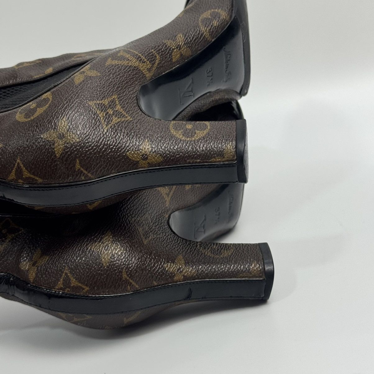 Louis Vuitton Louis Vuitton Monogram Revival Ankle Boots Size US 7.5 / IT 37.5 - 23 Thumbnail
