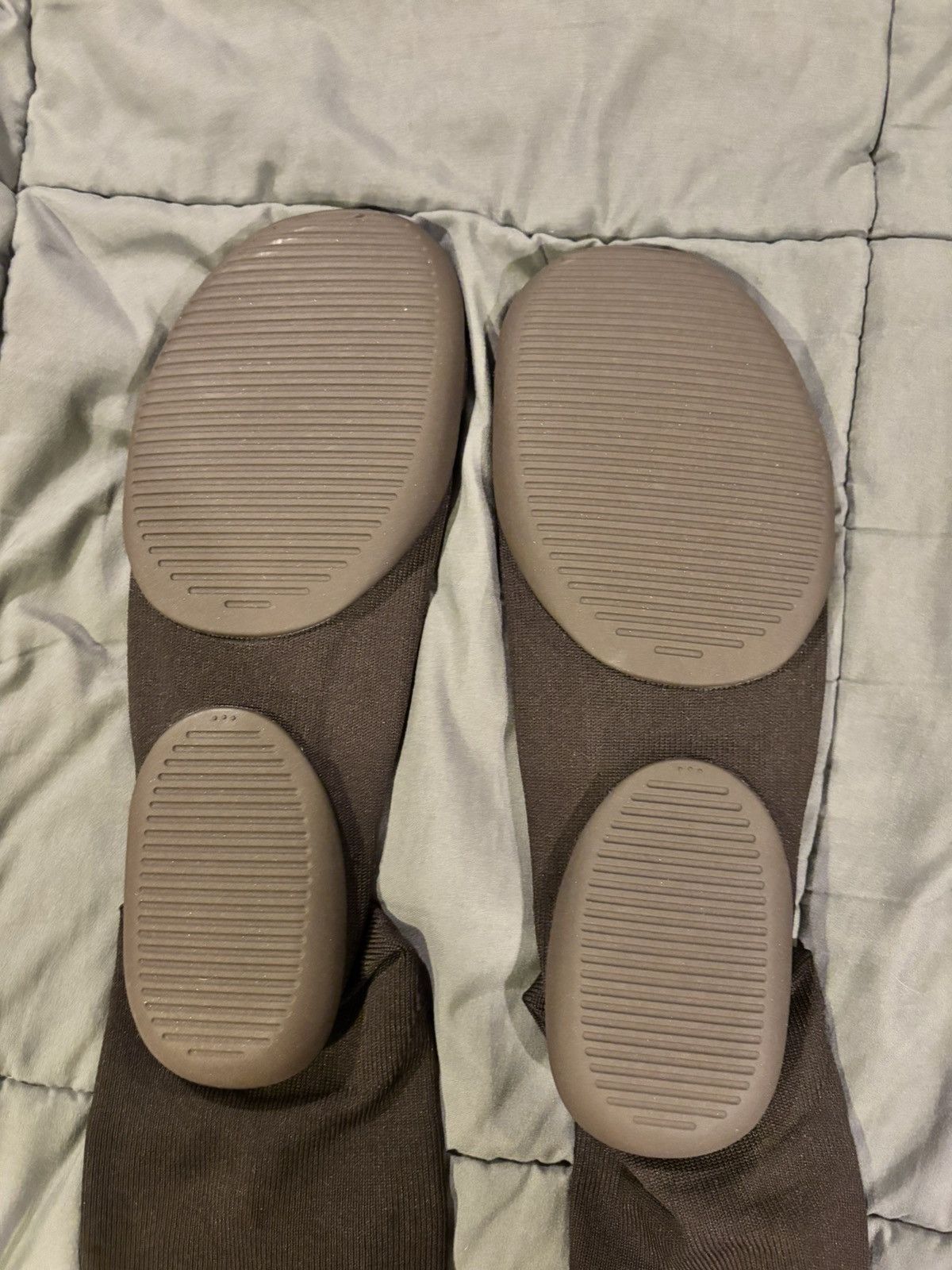 Yeezy Yeezy pods size 3 Size US 12 / EU 45 - 2 Thumbnail