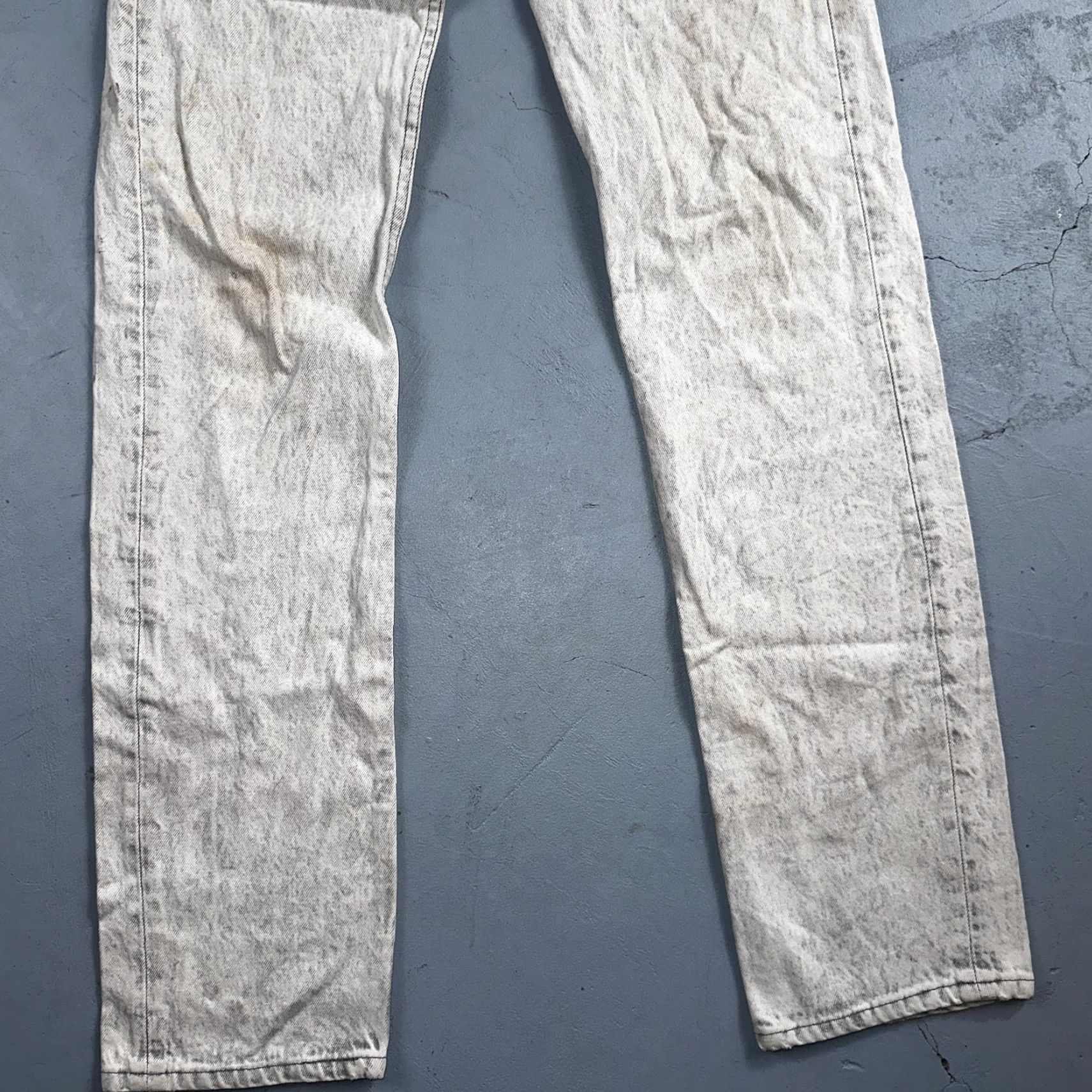 Levi's VINTAGE Levi's 501 Jeans Gray Acid Wash 29x36 501 Straight Leg Mens 90s Denim Cotton Blue/Gray Size US 29 - 3 Thumbnail