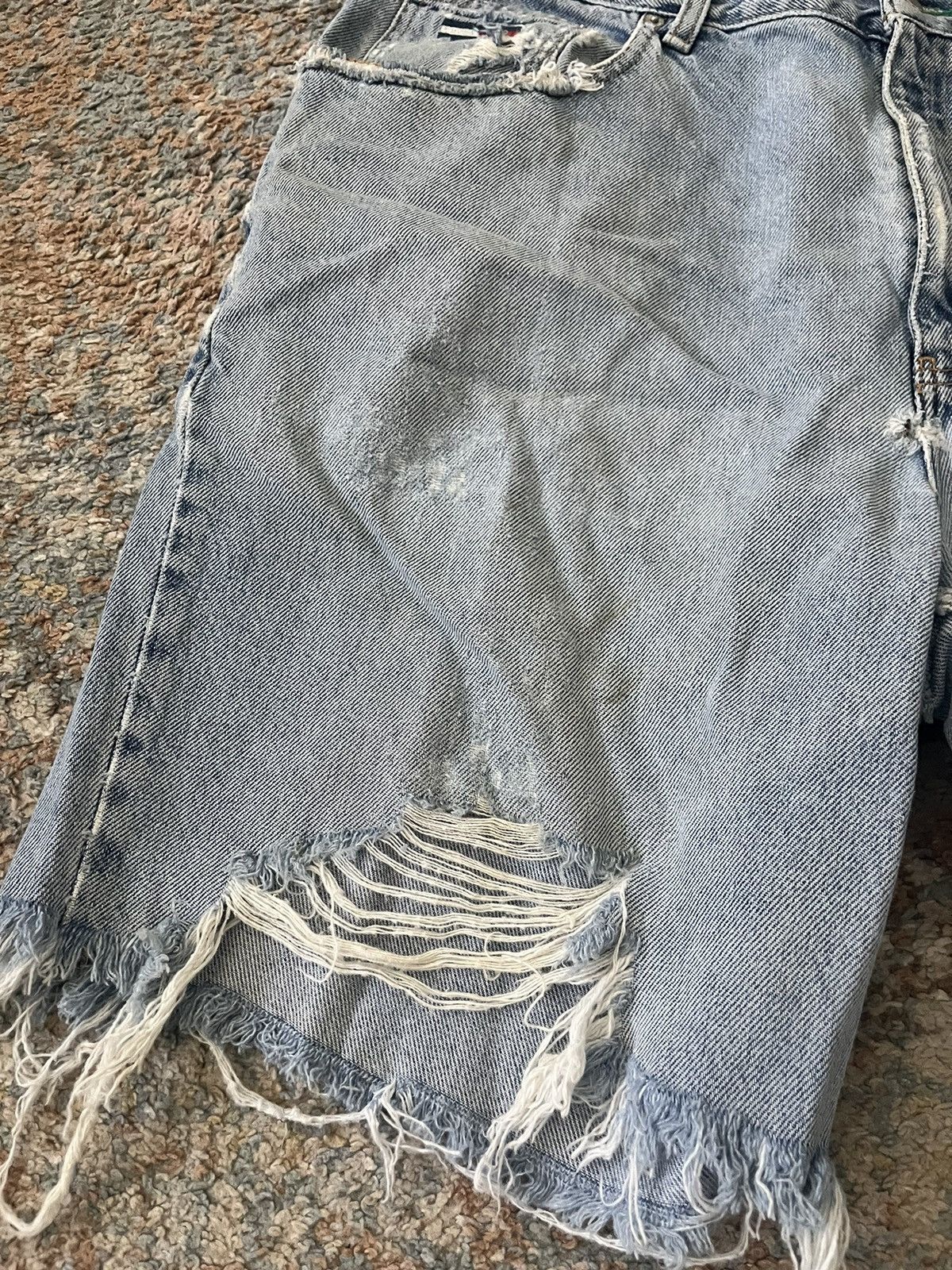 Tommy Hilfiger × Vintage VTG Tommy Hilfiger Distressed Jean Shorts Size 34 RARE Size US 34 / EU 50 - 7 Thumbnail