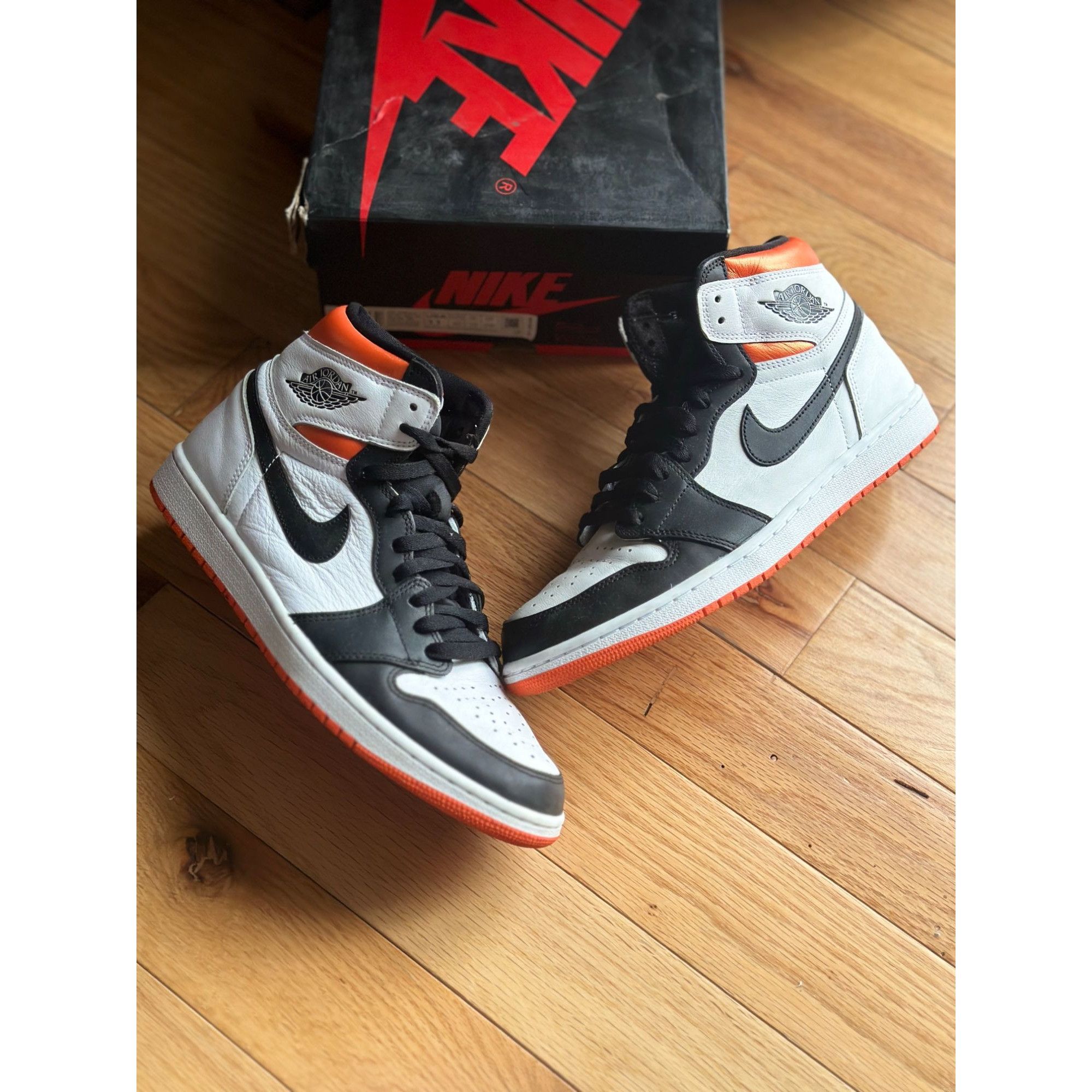 Nike NIKE AIR JORDAN 1 RETRO HIGH OG ELECTRO ORANGE MEN 555088-18 Size US 11.5 / EU 44-45 - 1 Thumbnail