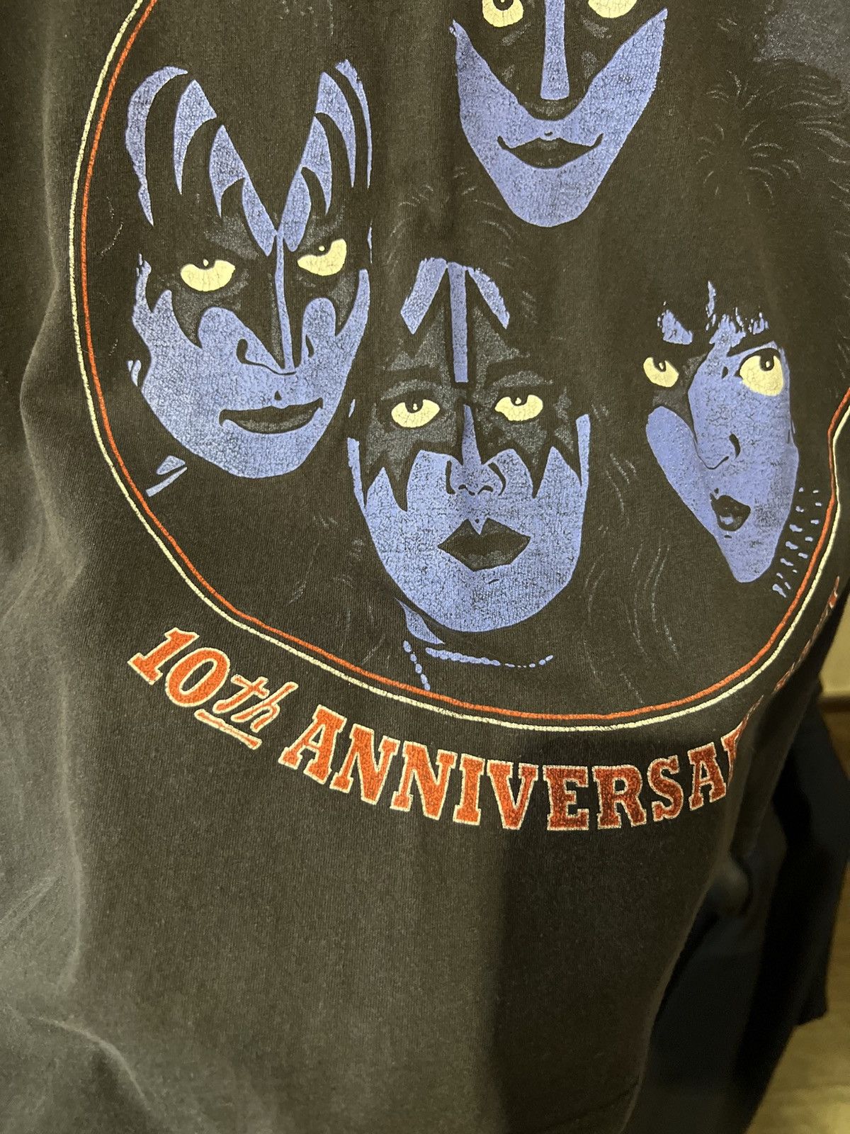 Band Tees VINTAGE KISS 10TH ANNIVERSARY WORLDWIDE TOUR BAND AOP TEE Size US XL / EU 56 / 4 - 4 Thumbnail