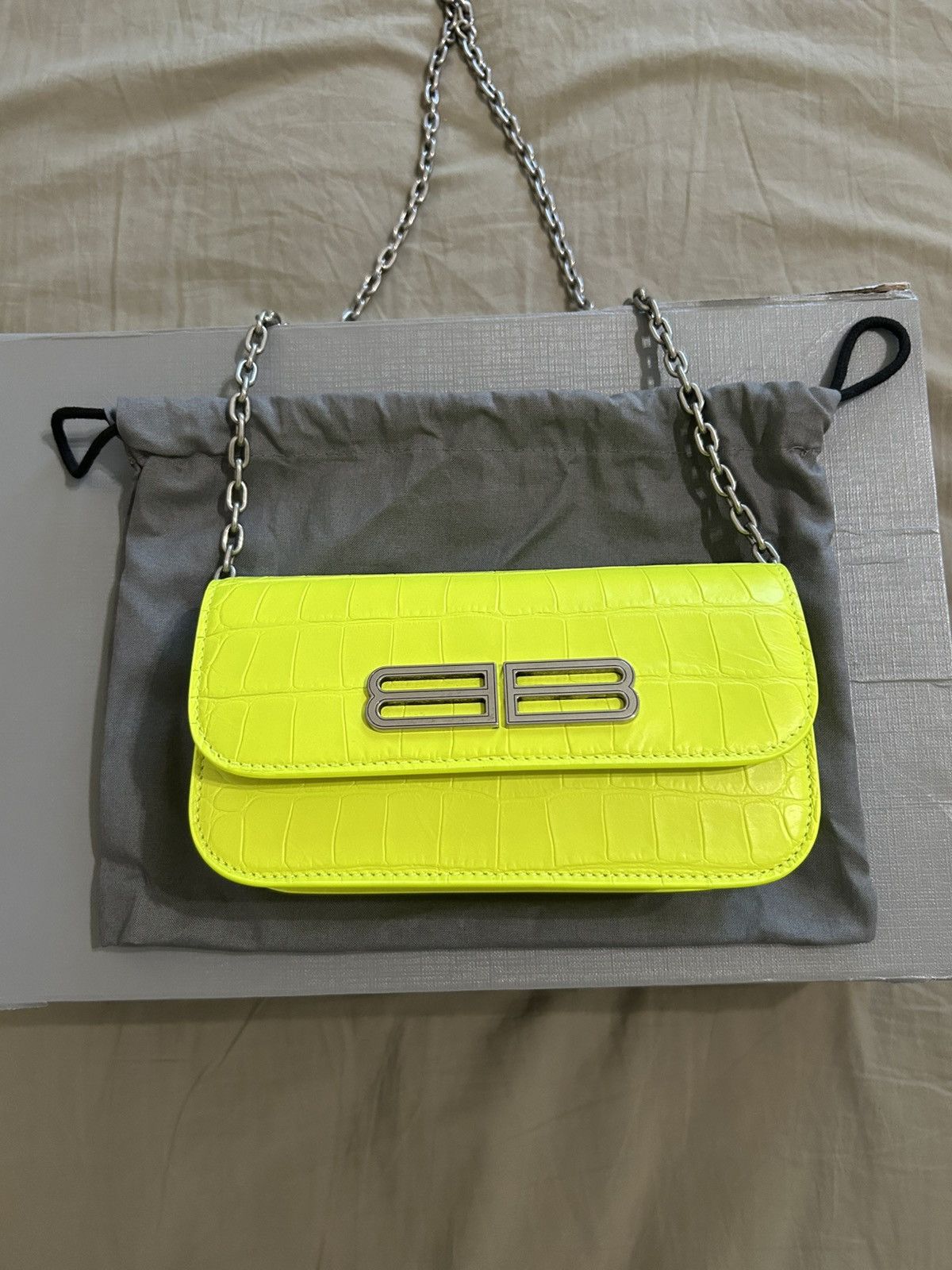 Balenciaga Balenciaga Gossip Wallet Bag Lime Green 100% Authentic Size ONE SIZE - 1 Thumbnail