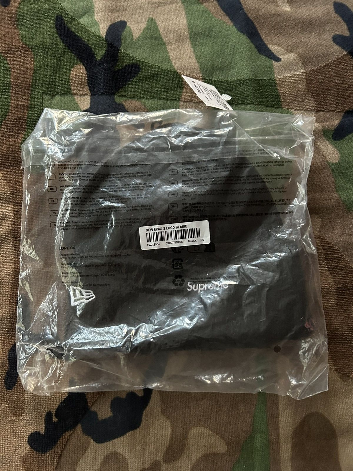New Era × Supreme Supreme New Era S Logo Beanie Black FW24 Size ONE SIZE - 4 Thumbnail