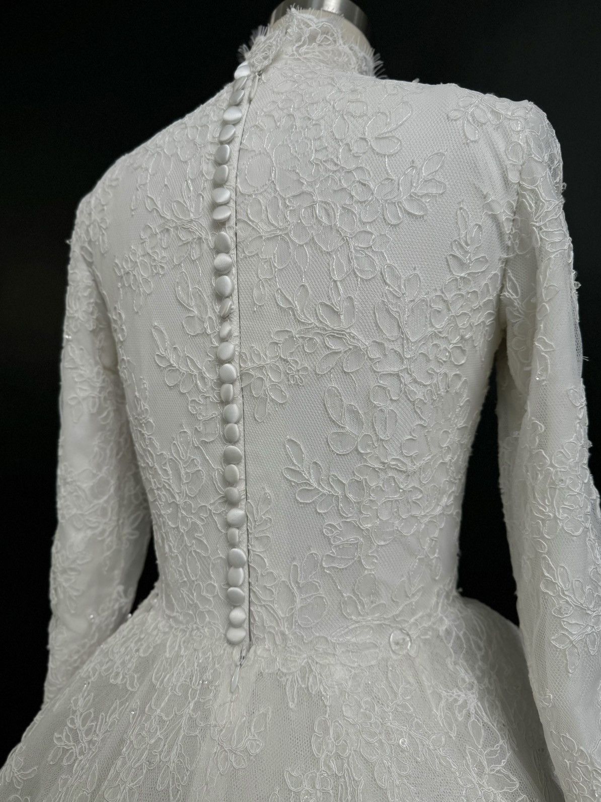 Other Preloved US 2 Anna Augusta Embroidered Lace Wedding Gown Size XS / US 0-2 / IT 36-38 - 7 Thumbnail