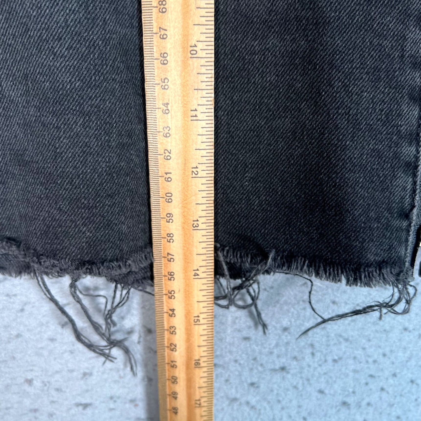 Boyish Boyish Black Denim Mini Skirt W/ Frayed Hem & Dual Front Zippers - 28 Adult Womens Shorts Skirt Casual Vintage Not Applicable? Size 28" / US 6 / IT 42 - 7 Thumbnail
