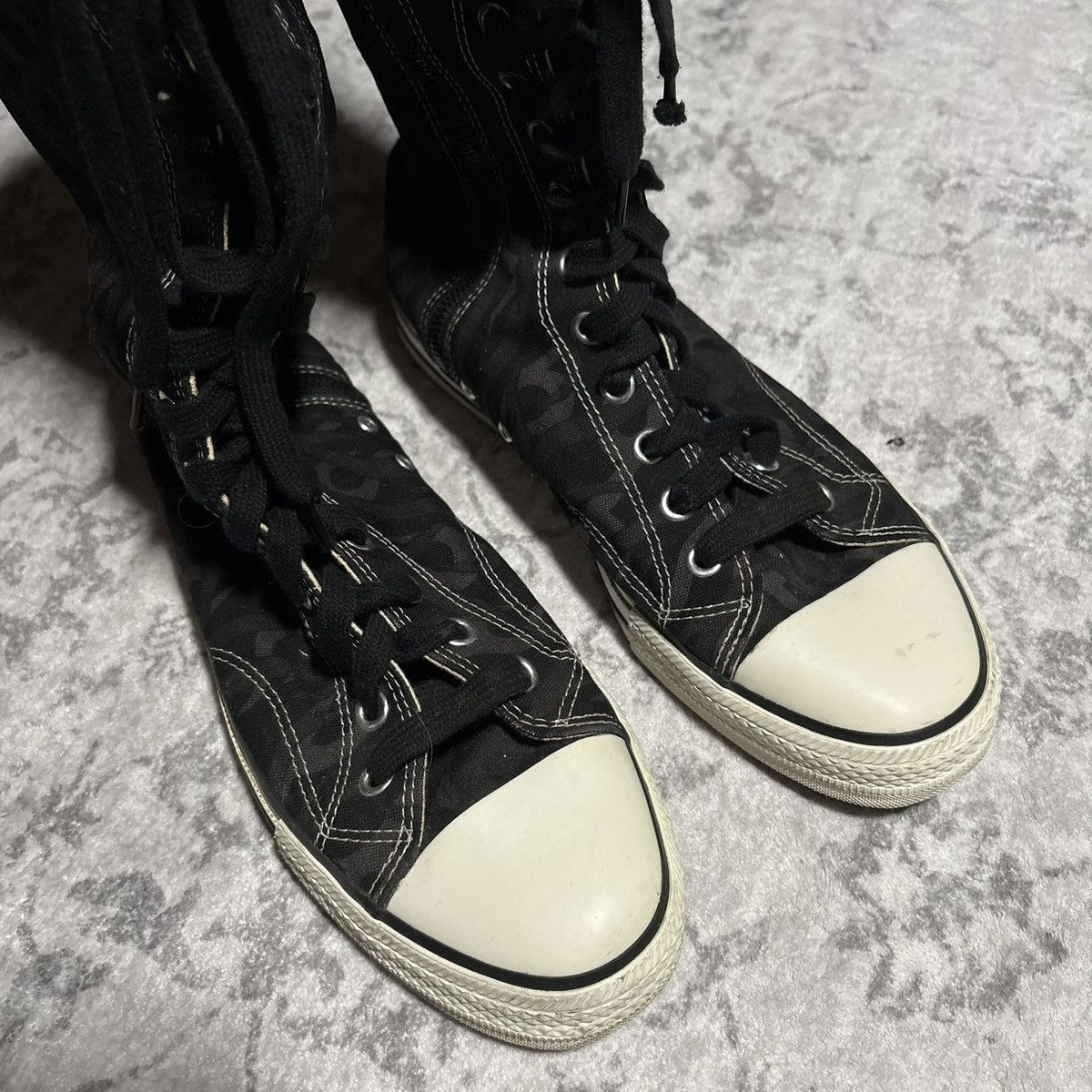 Number (N)ine Number (N)ine AW04 Tribal Heart Camo High Top Sneakers Black Size US 9 / EU 42 - 6 Thumbnail