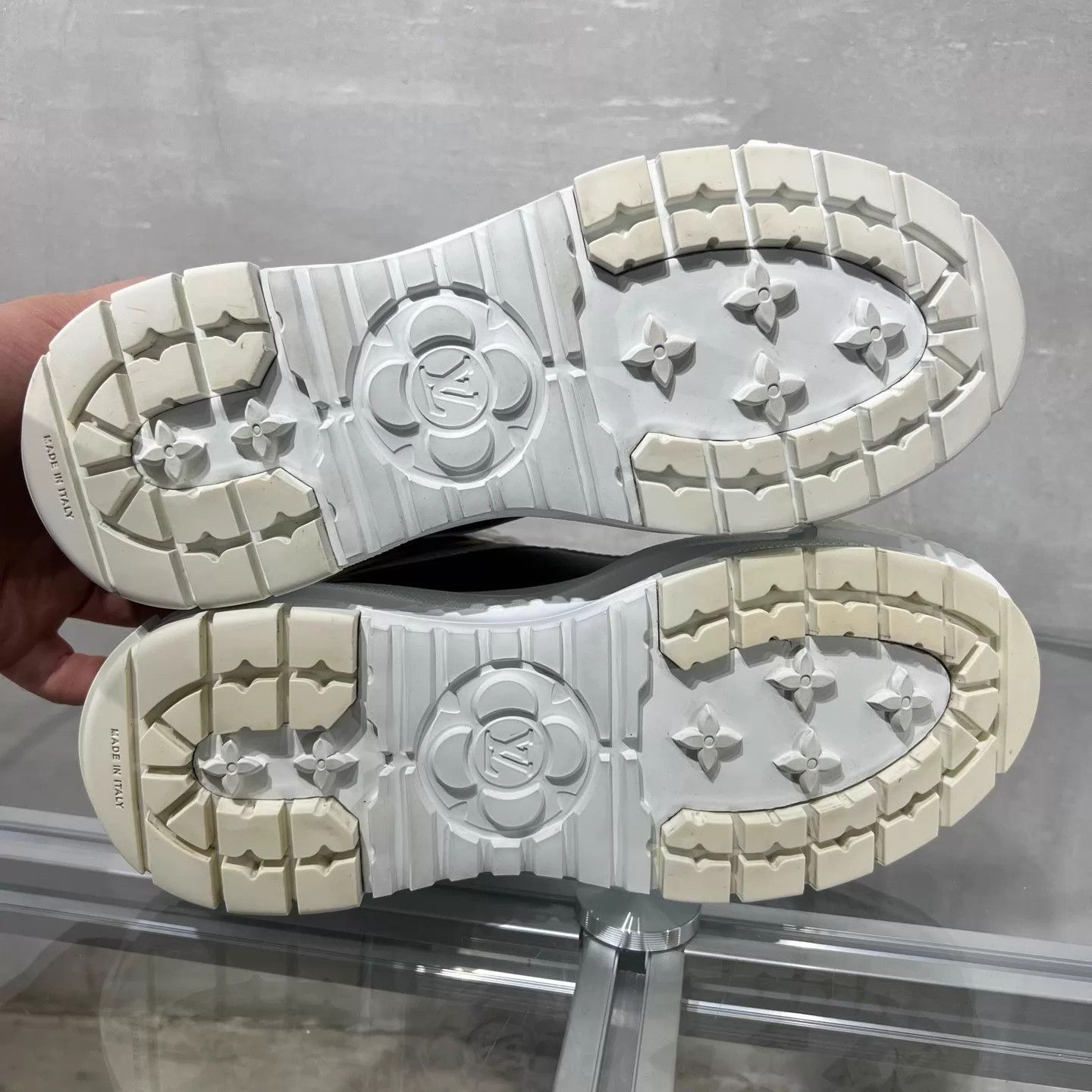 Louis Vuitton LV platform cookies sneakers black/white UK4/38 Size US 7.5 / IT 37.5 - 7 Thumbnail