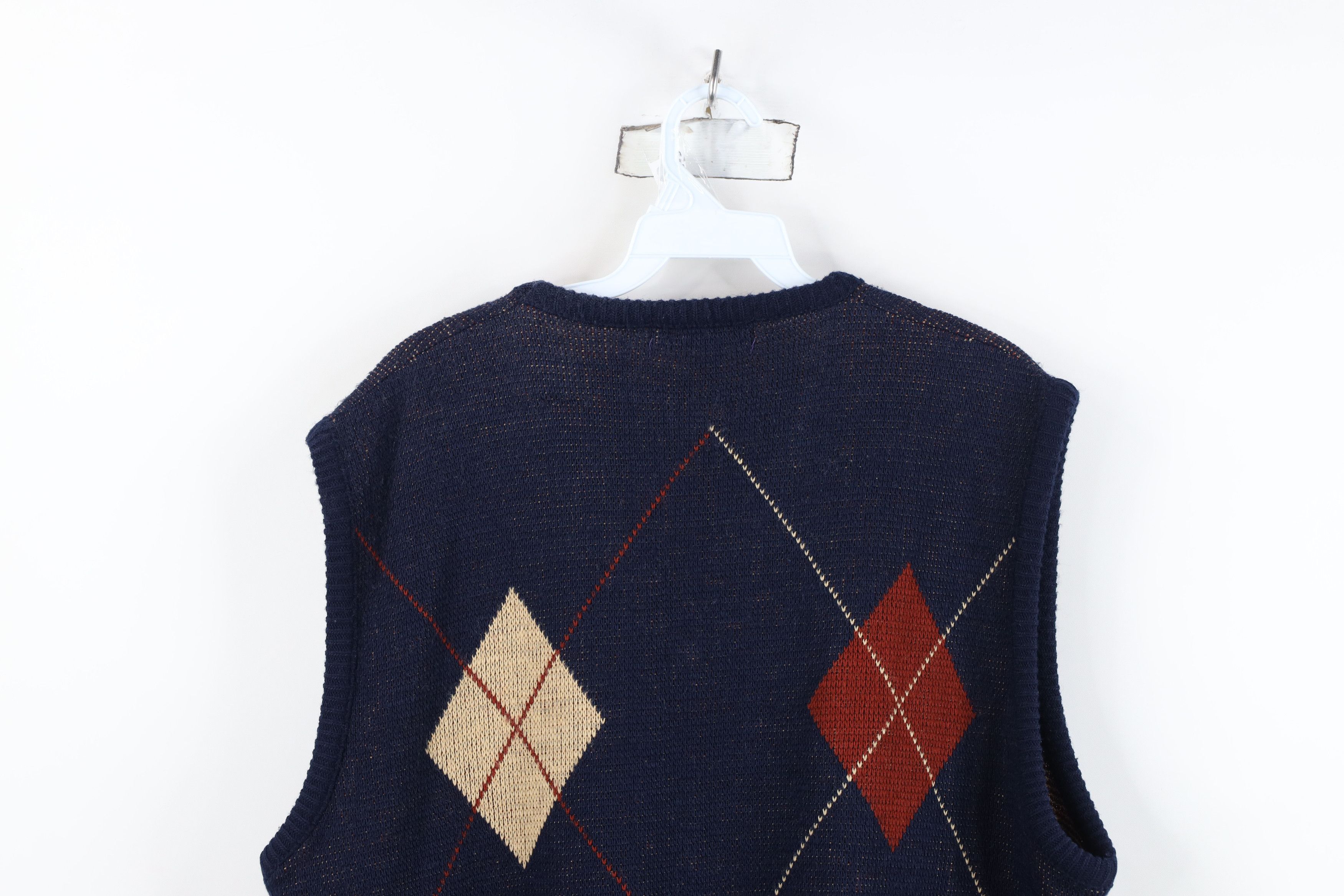 Vintage Vintage 70s Streetwear Diamond Knit V-Neck Sweater Vest USA Size US L / EU 52-54 / 3 - 13 Thumbnail