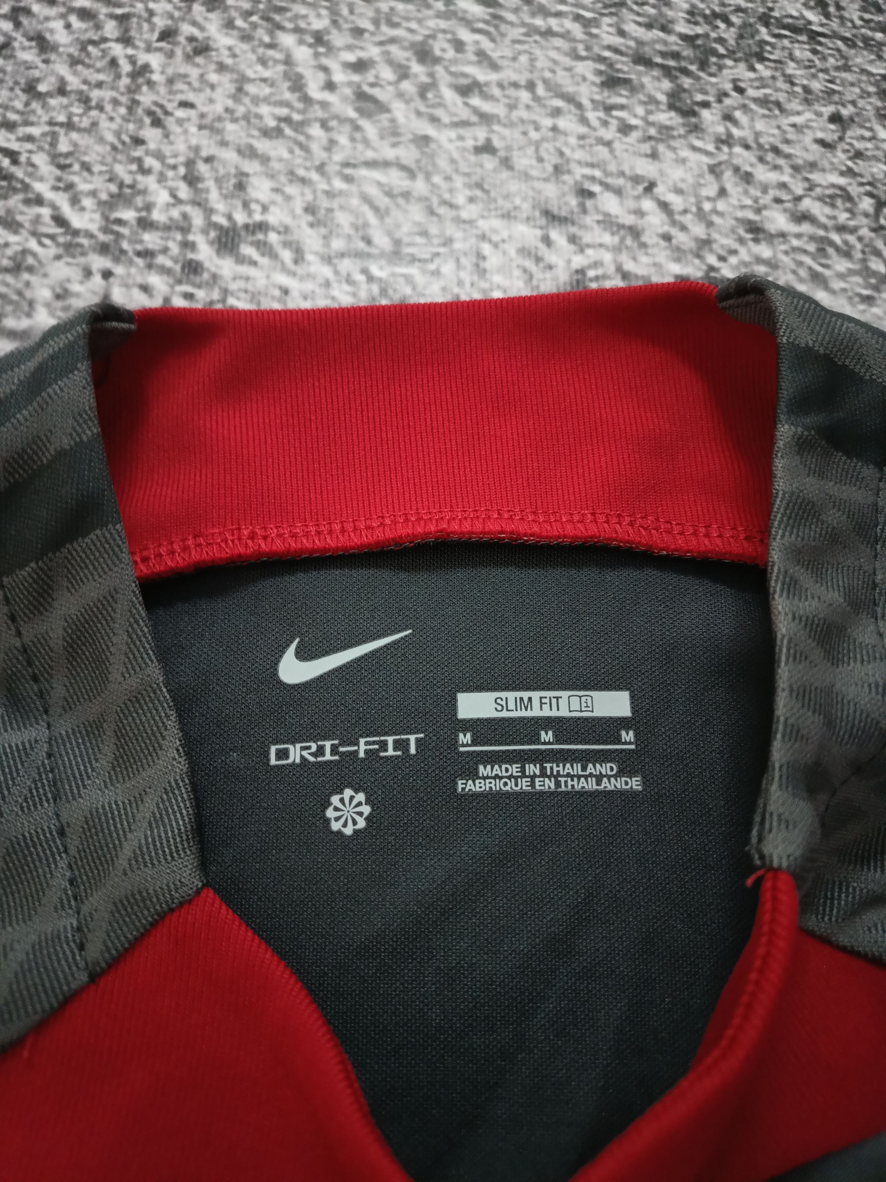 Nike Liverpool training jersey Size US M / EU 48-50 / 2 - 5 Thumbnail
