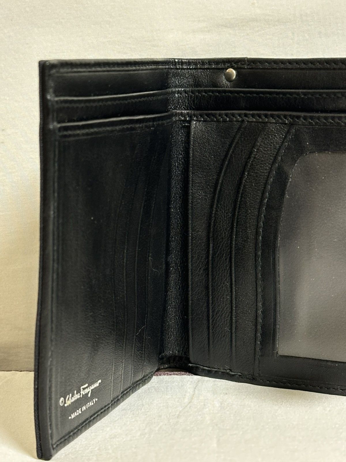 Salvatore Ferragamo vintage Salvatore Ferragamo Gancini black bifold wallet. Size ONE SIZE - 8 Thumbnail
