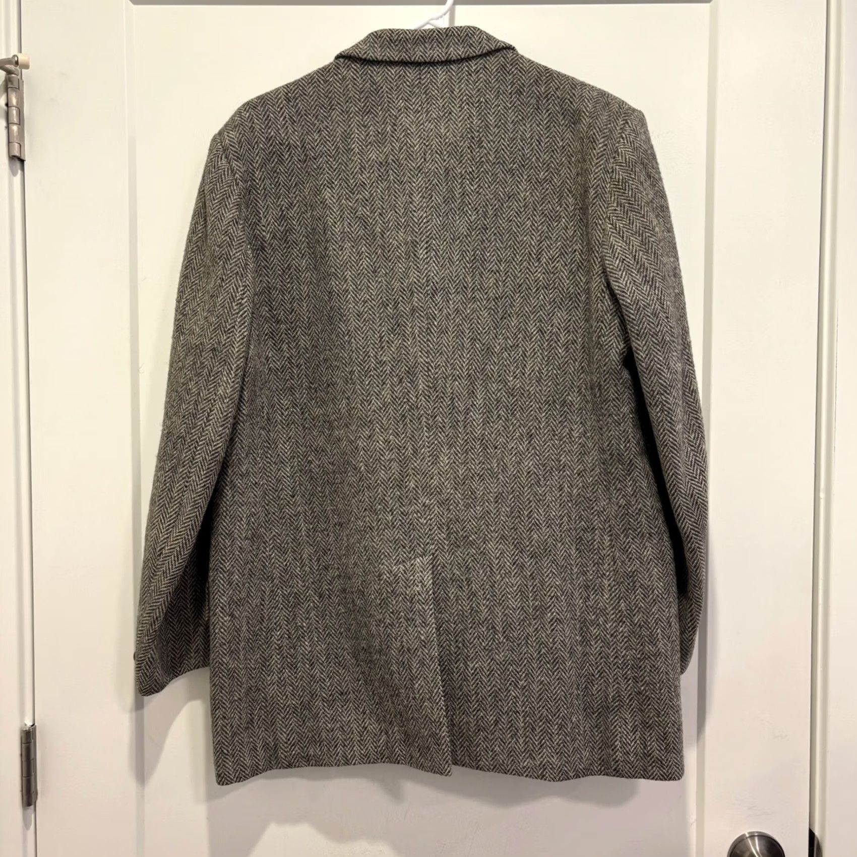 CO Dunn & Co Harris Tweed Vintage Blazer Grey Herringbone Wool Sport Coat Jacket - 44R Men's|Mens|Shirt Size 44R - 4 Thumbnail
