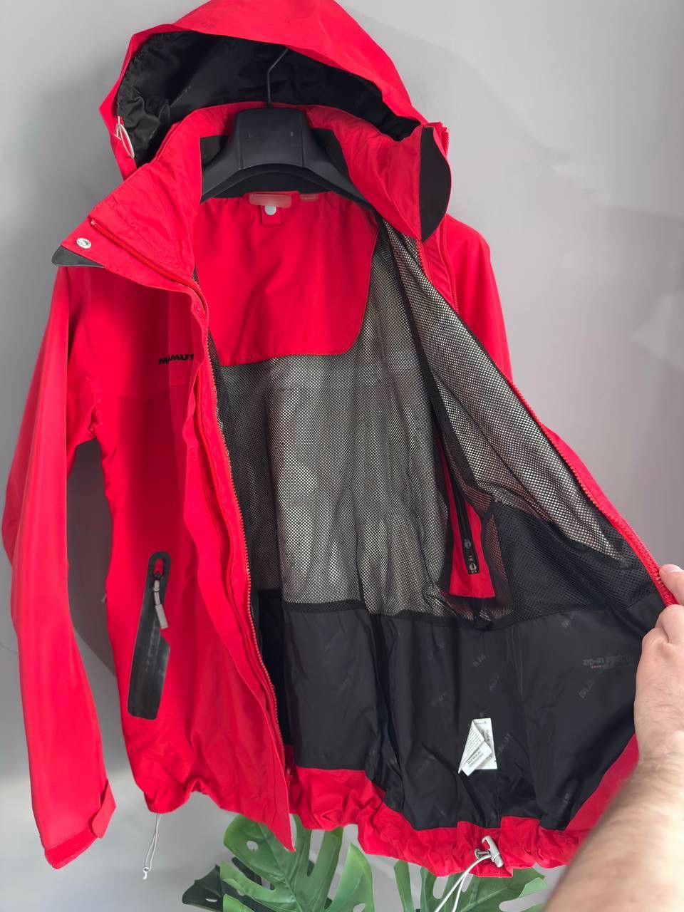 Mammut Mammut GORE TEX Pro Shell Women's Waterproof Jacket, Size L Size US L / EU 52-54 / 3 - 12 Thumbnail