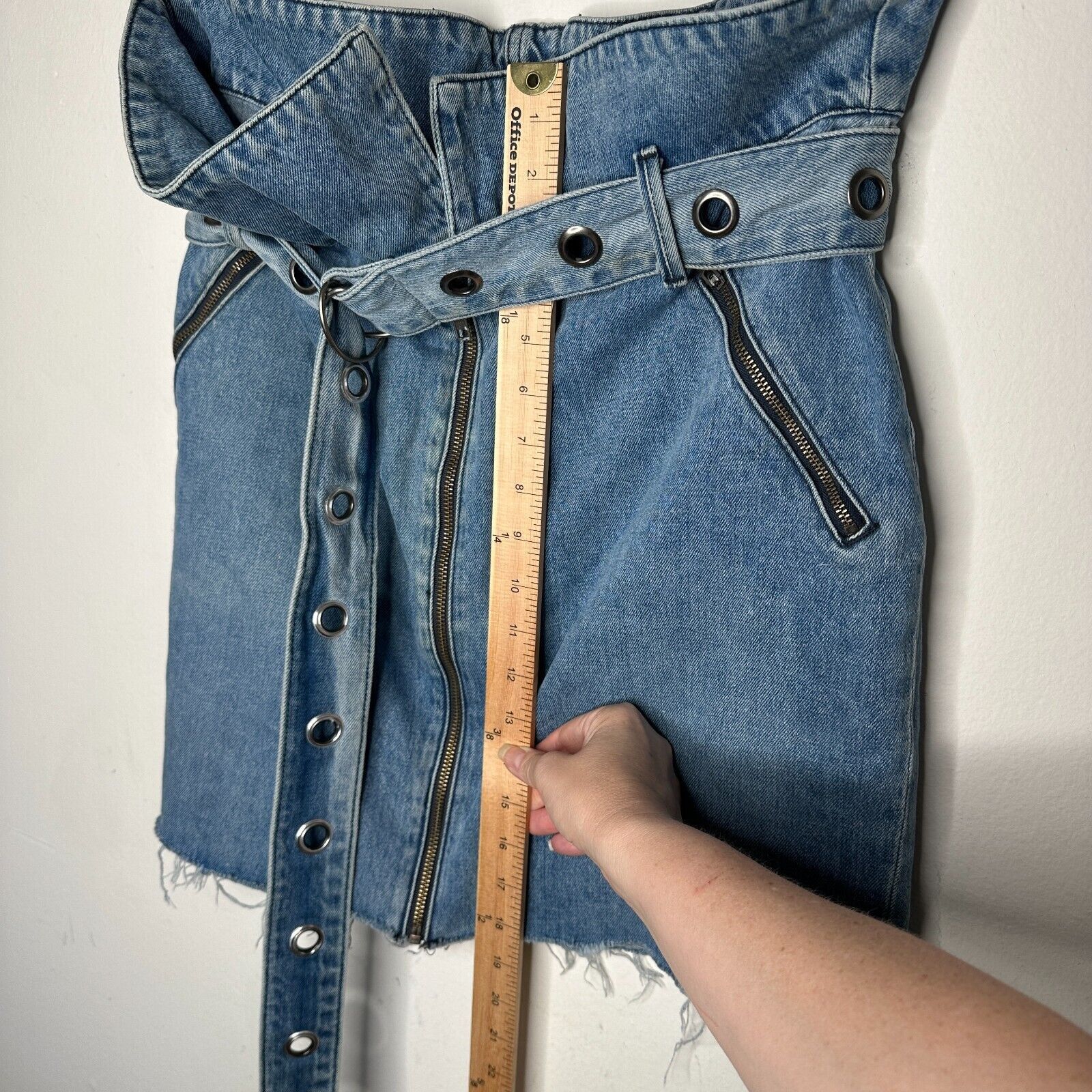 GRLFRND GRLFRND Ava Medium Wash Denim Skirt Grommet Belt Frayed Hem Size 32" / US 10 / IT 46 - 12 Thumbnail