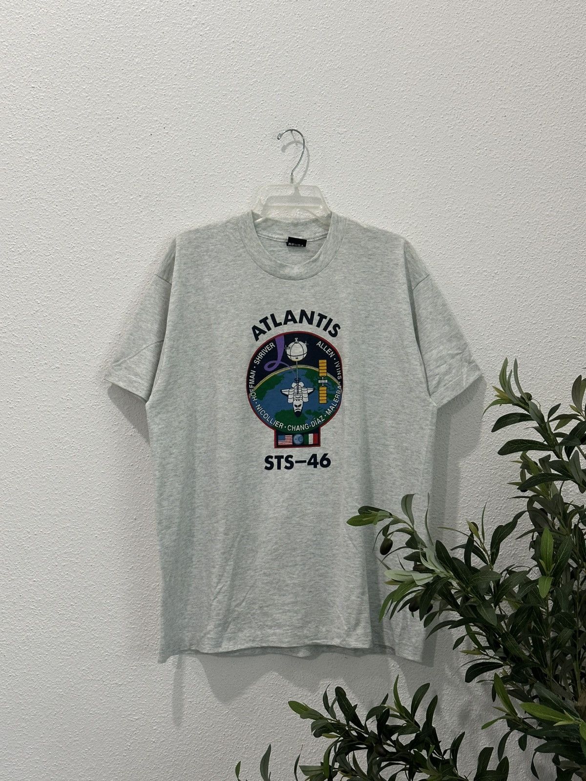 NASA Vintage 90s Deadstock Atlantis STS - 46 Space Tshirt NASA Size US XL / EU 56 / 4 - 1 Thumbnail