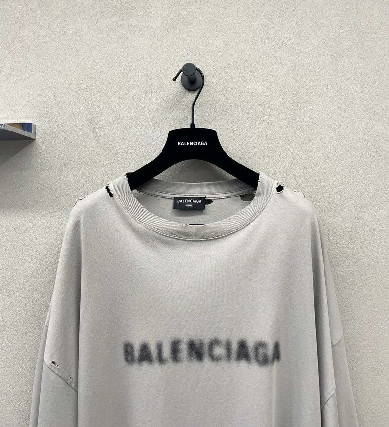 Balenciaga Balenciaga Grey short sleeve with holes Size US L / EU 52-54 / 3 - 4 Thumbnail