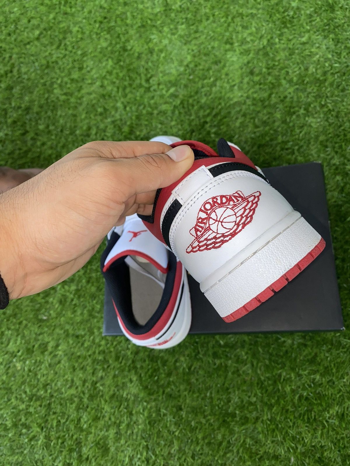 Jordan Brand × Nike Air Jordan 1 University Red Size US 7.5 / EU 40-41 - 3 Thumbnail