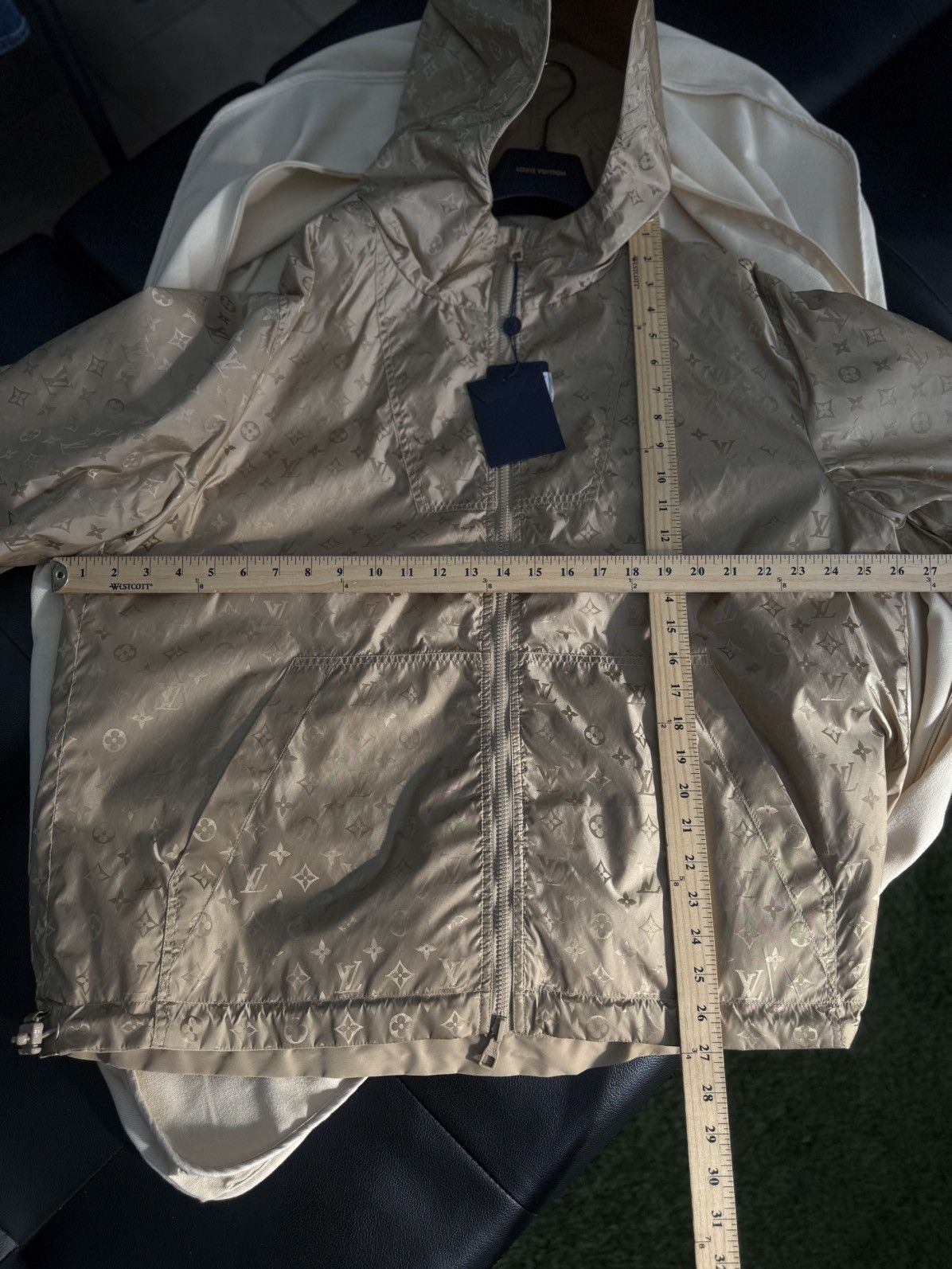 Louis Vuitton Louis Vuitton Gold Monogram Reversible Windbreaker $3000 NEW Size US L / EU 52-54 / 3 - 13 Thumbnail