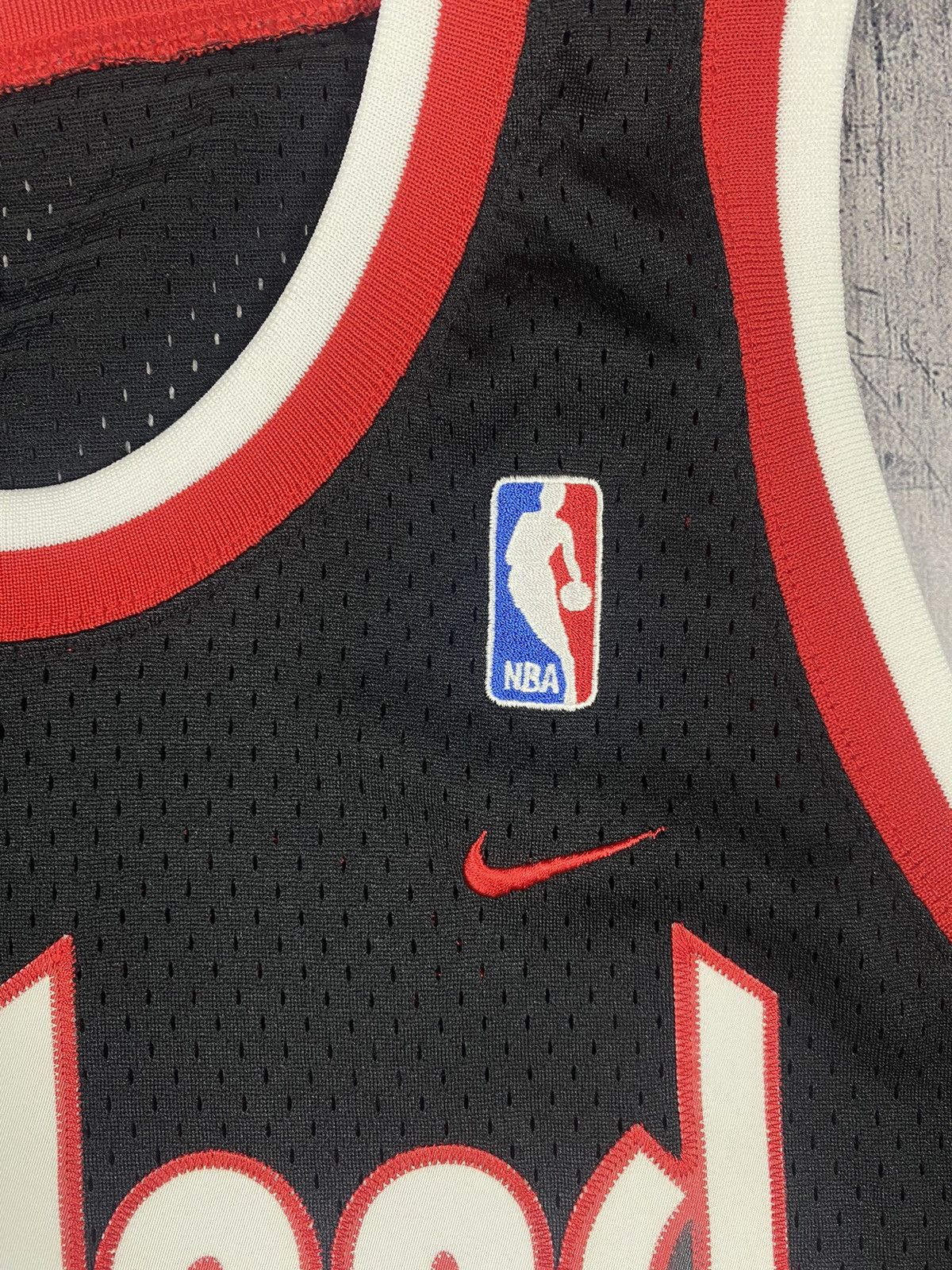 NBA × Nike × Vintage Vintage 90s Nike NBA Portland Bonzi Wells #6 Soccer Jersey Size US L / EU 52-54 / 3 - 6 Thumbnail