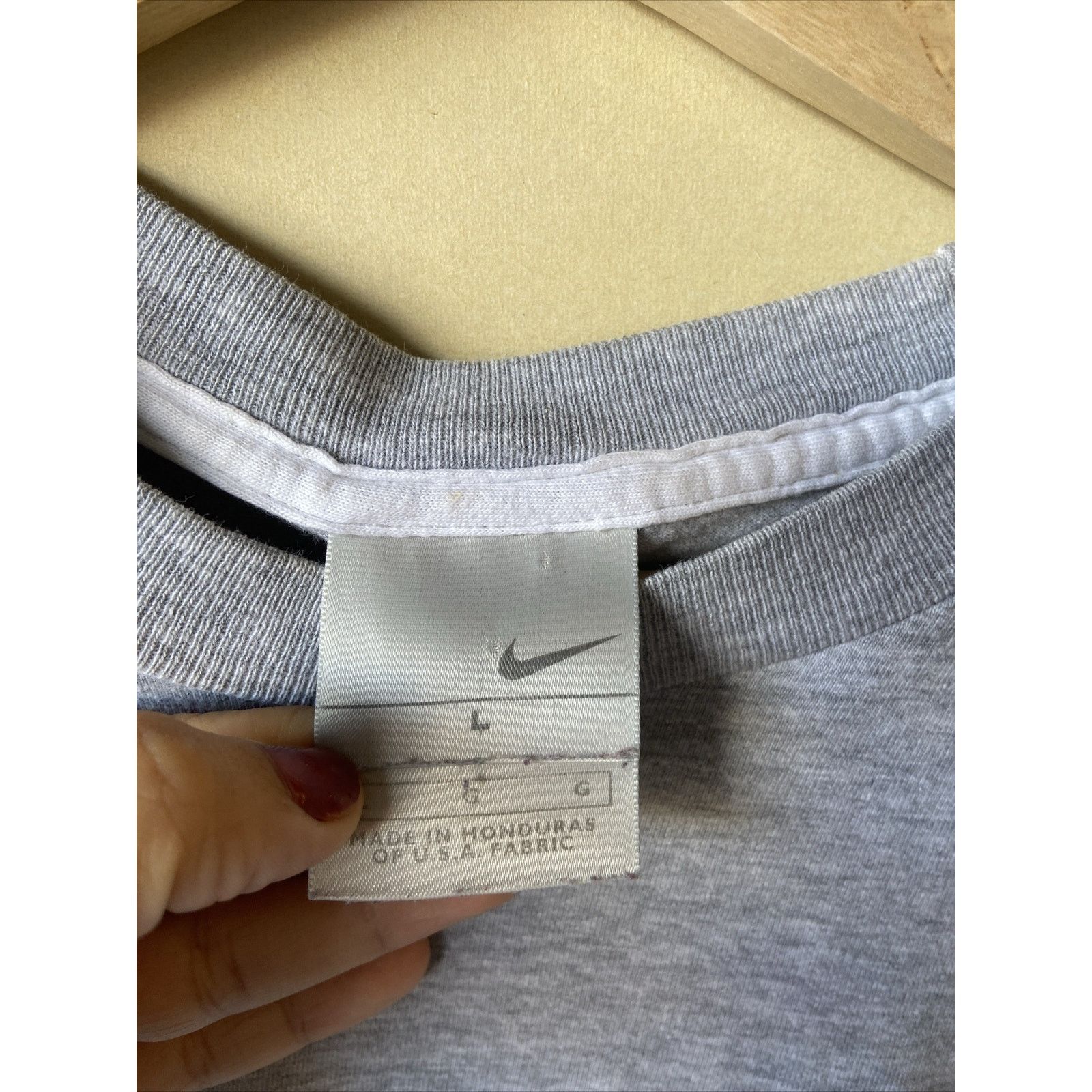Nike Vintage Y2K Nike Embroidered Chest Swoosh Gray T-Shirt Large Size US L / EU 52-54 / 3 - 3 Thumbnail