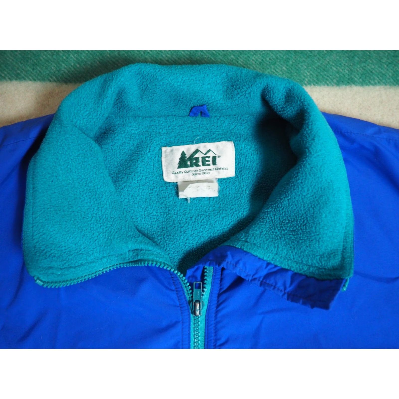 Vintage VINTAGE REI Jacket Nylon Blue Outdoor 90s L Mens/Adult Logo Zip Fleece Lined Size US L / EU 52-54 / 3 - 3 Thumbnail