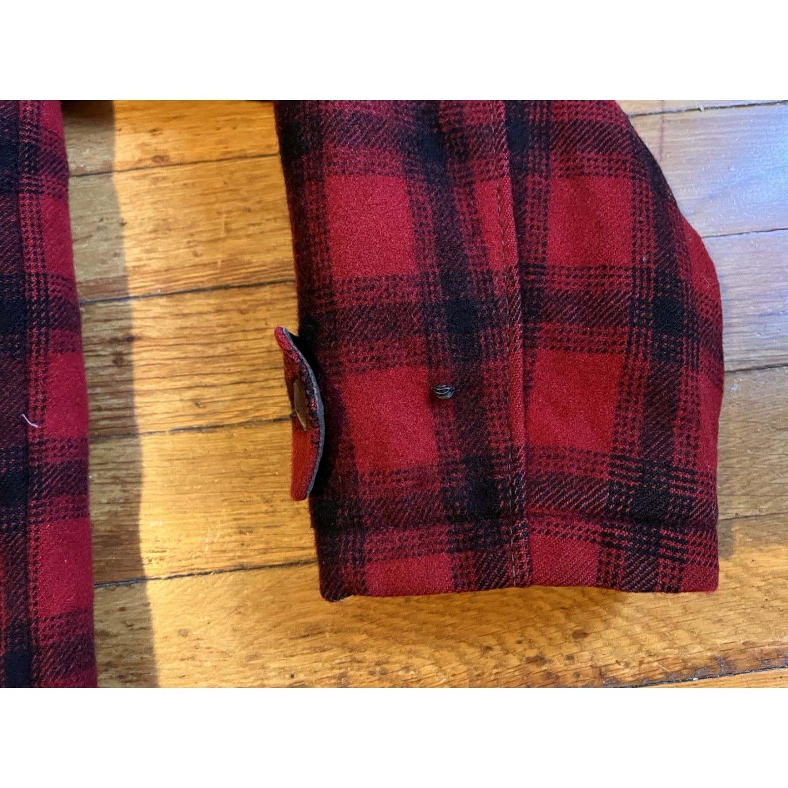 Vintage VINTAGE Woolrich Jacket Overcoat Plaid Wool Buffalo Red Black Mens 40 Woolrich Woolen Mills Retro Hunting Casual Workwear Size US XXS / EU 40 - 3 Thumbnail