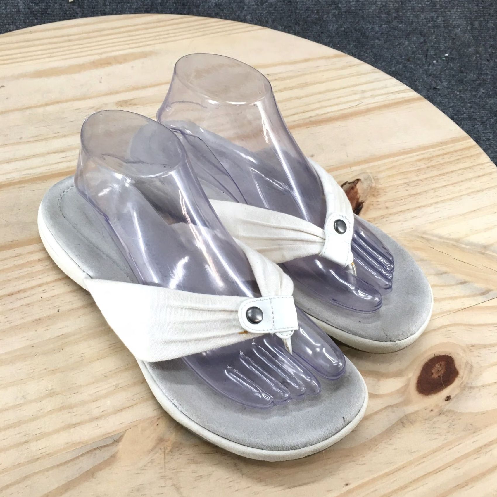 Naturalizer Naturalizer Sandals Womens 9 Wide Corwin Thong White Casual Flat Size US 9 / IT 39 - 3 Thumbnail