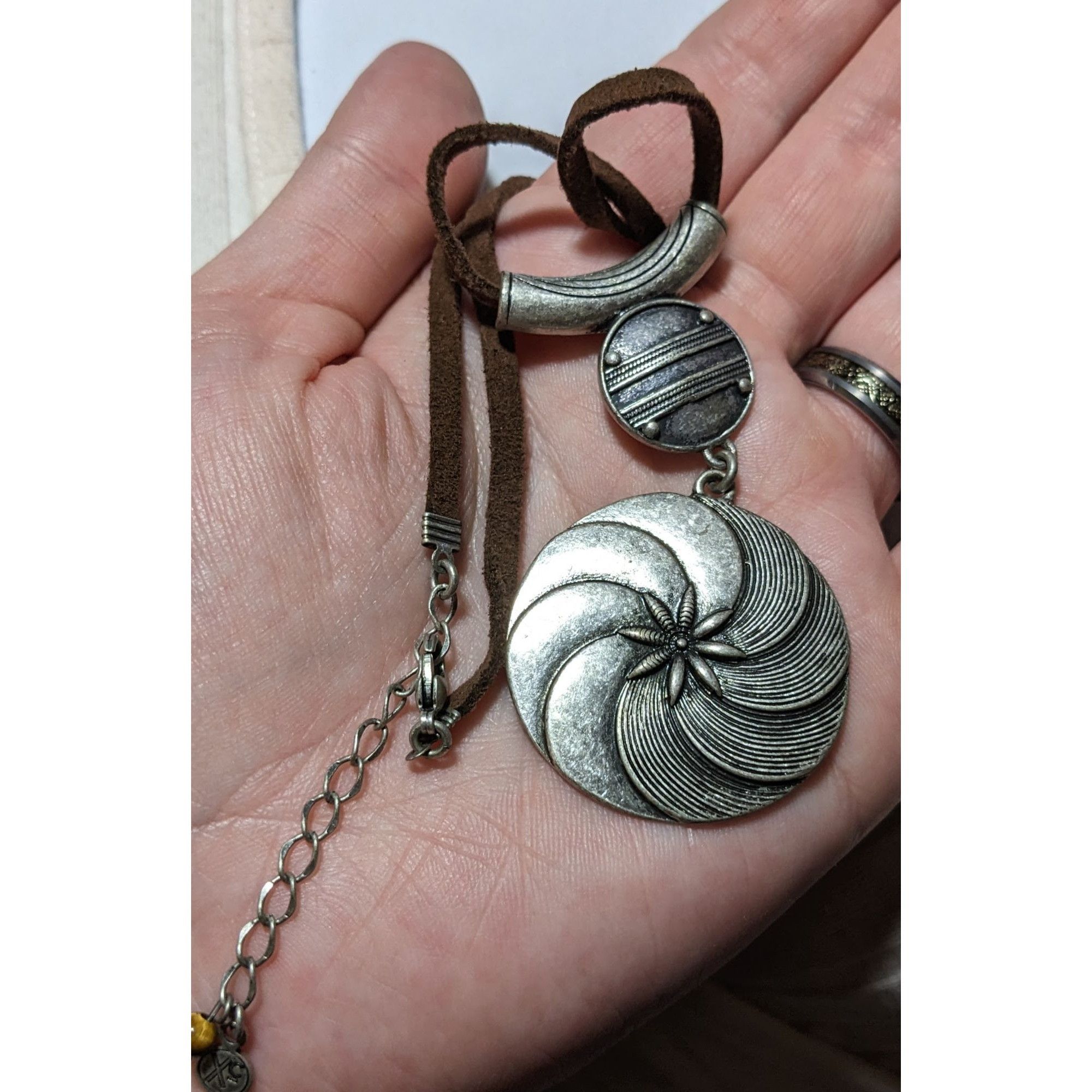 Other Axcess Liz Claiborne Modern Floral Swirl Necklace Size ONE SIZE - 5 Thumbnail