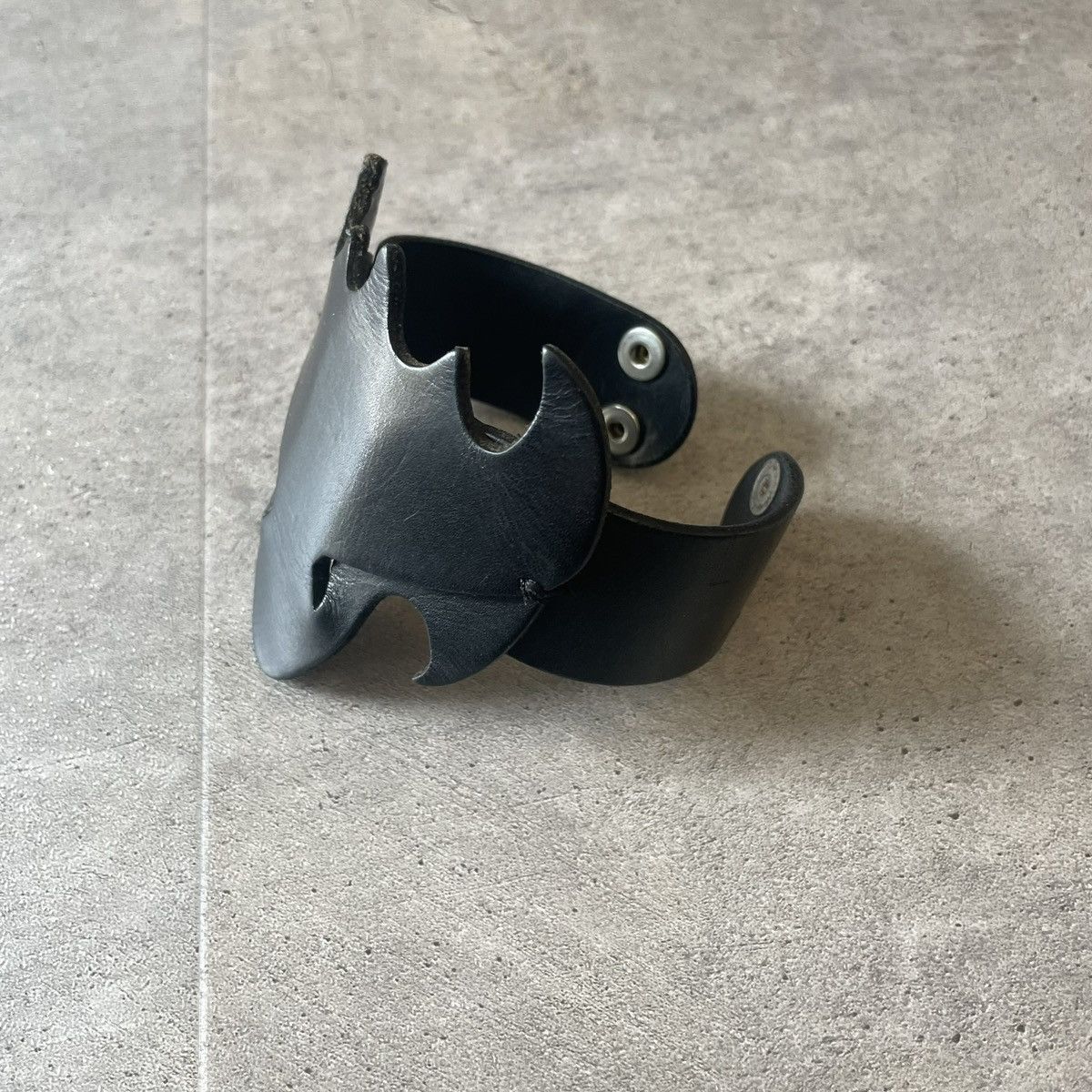 Maison Margiela Maison Margiela AW07 Leather Batman Bracelet Size ONE SIZE - 2 Thumbnail