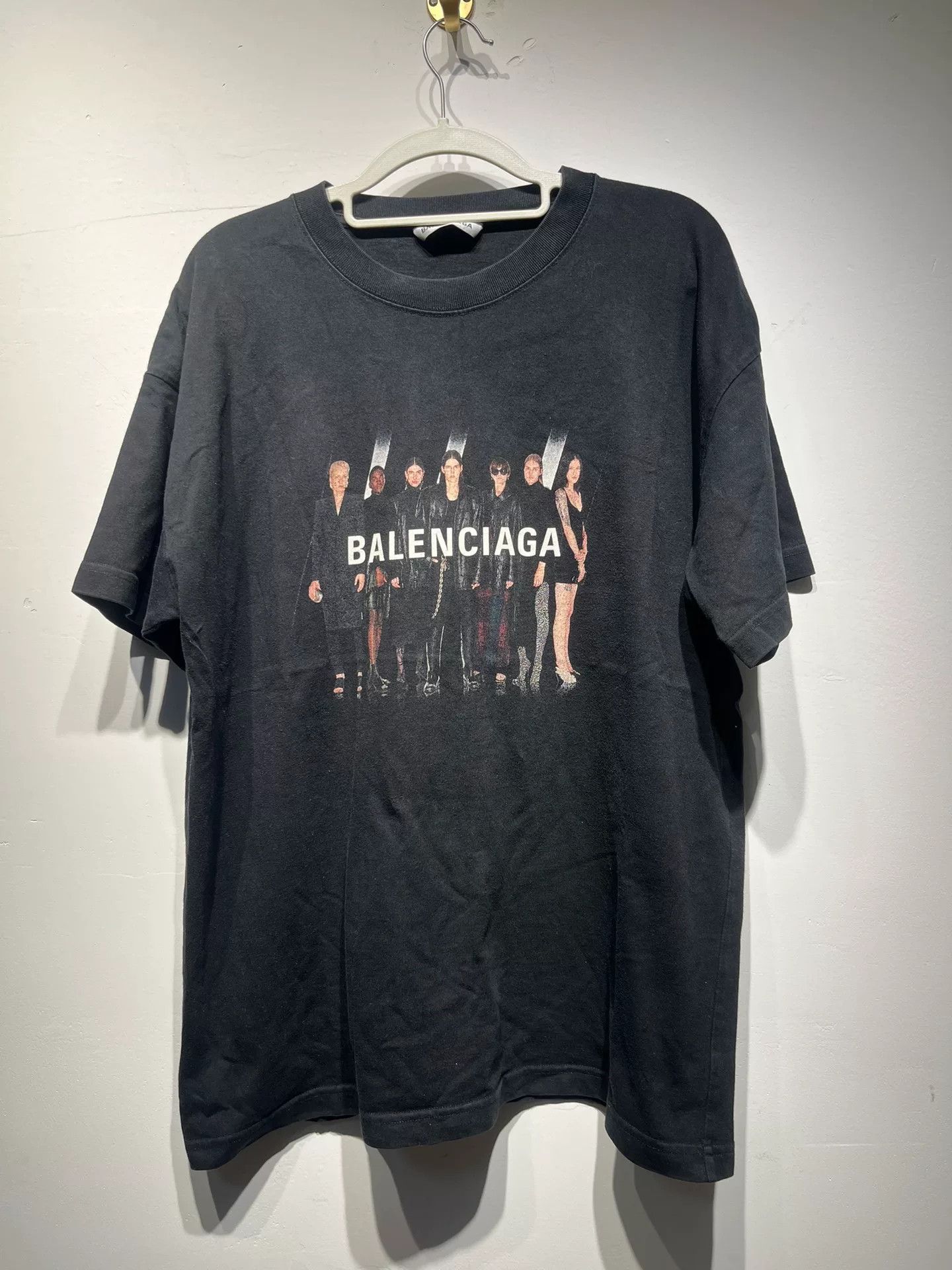 Balenciaga Balenciaga Retro Printed Black T-Shirt L Men Size US L / EU 52-54 / 3 - 1 Thumbnail